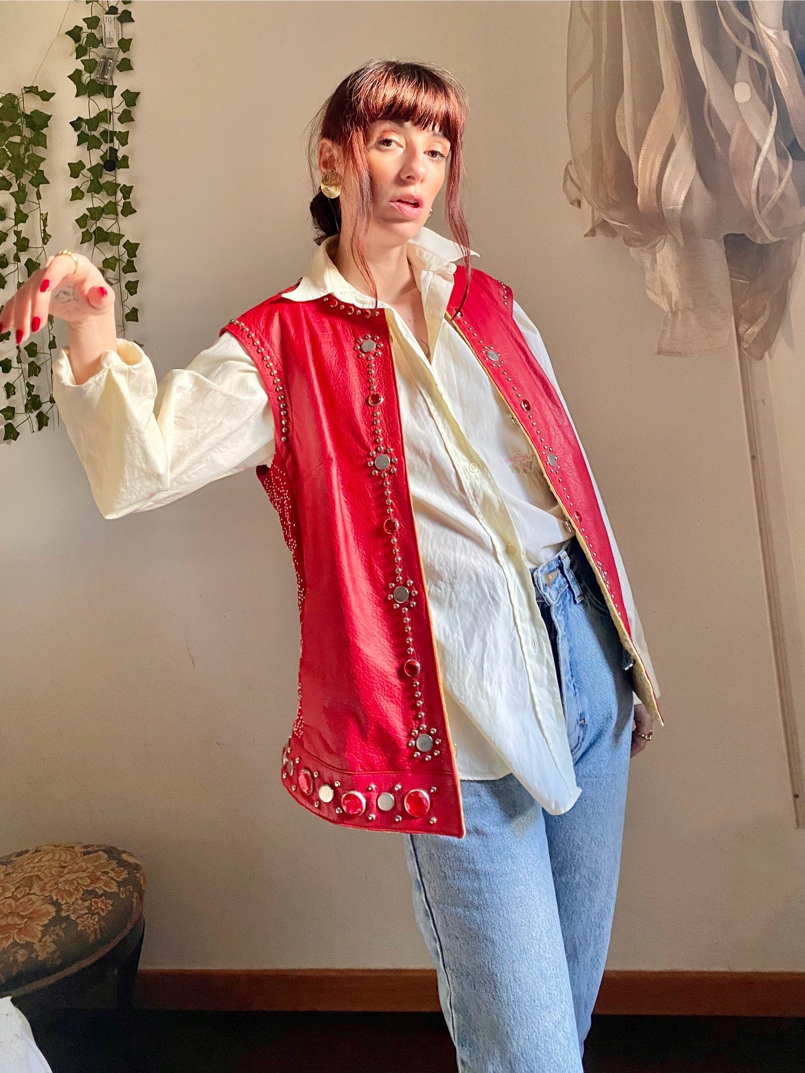 Gilet in vera pelle con pietre e borchie