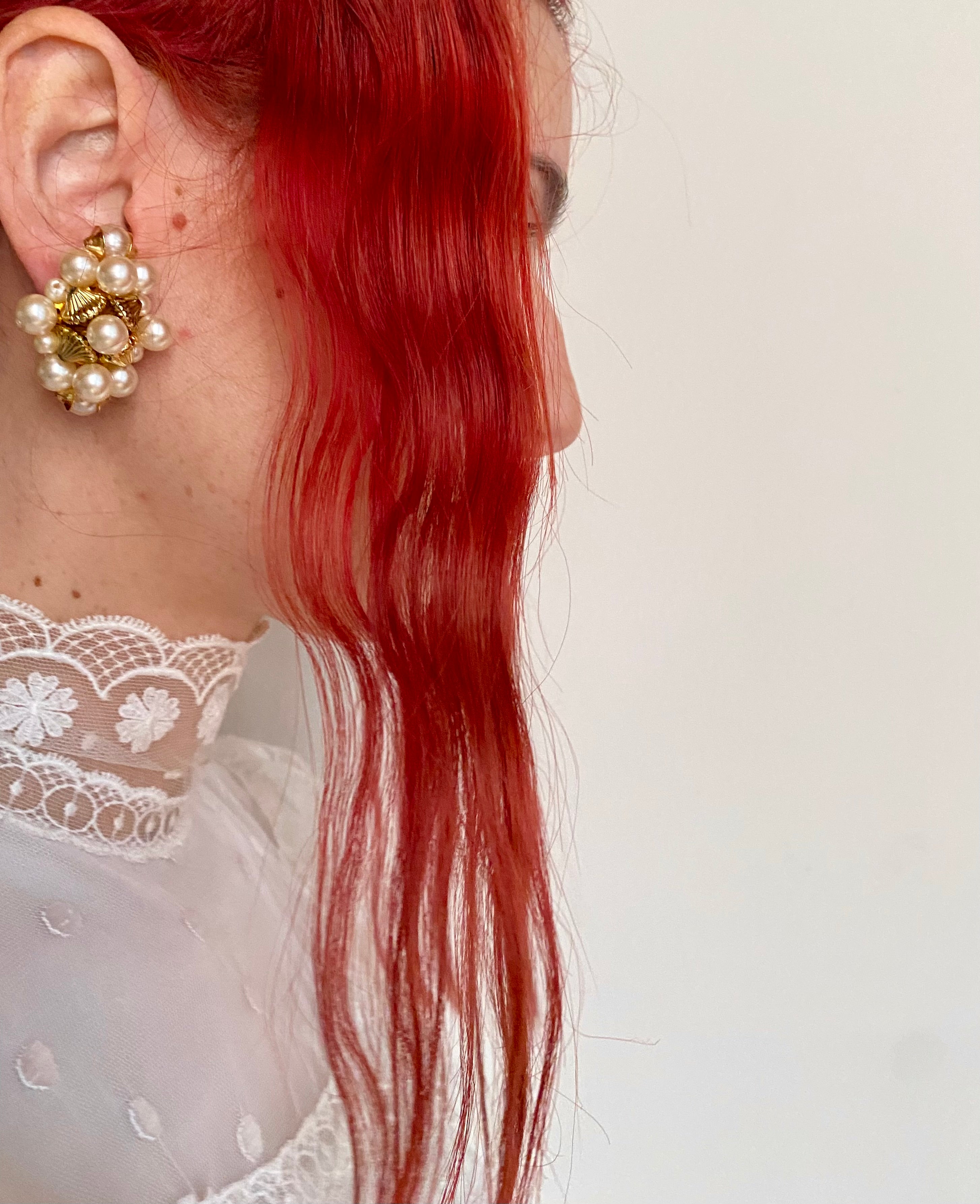 Capri orecchini a clip con perle e conchiglie