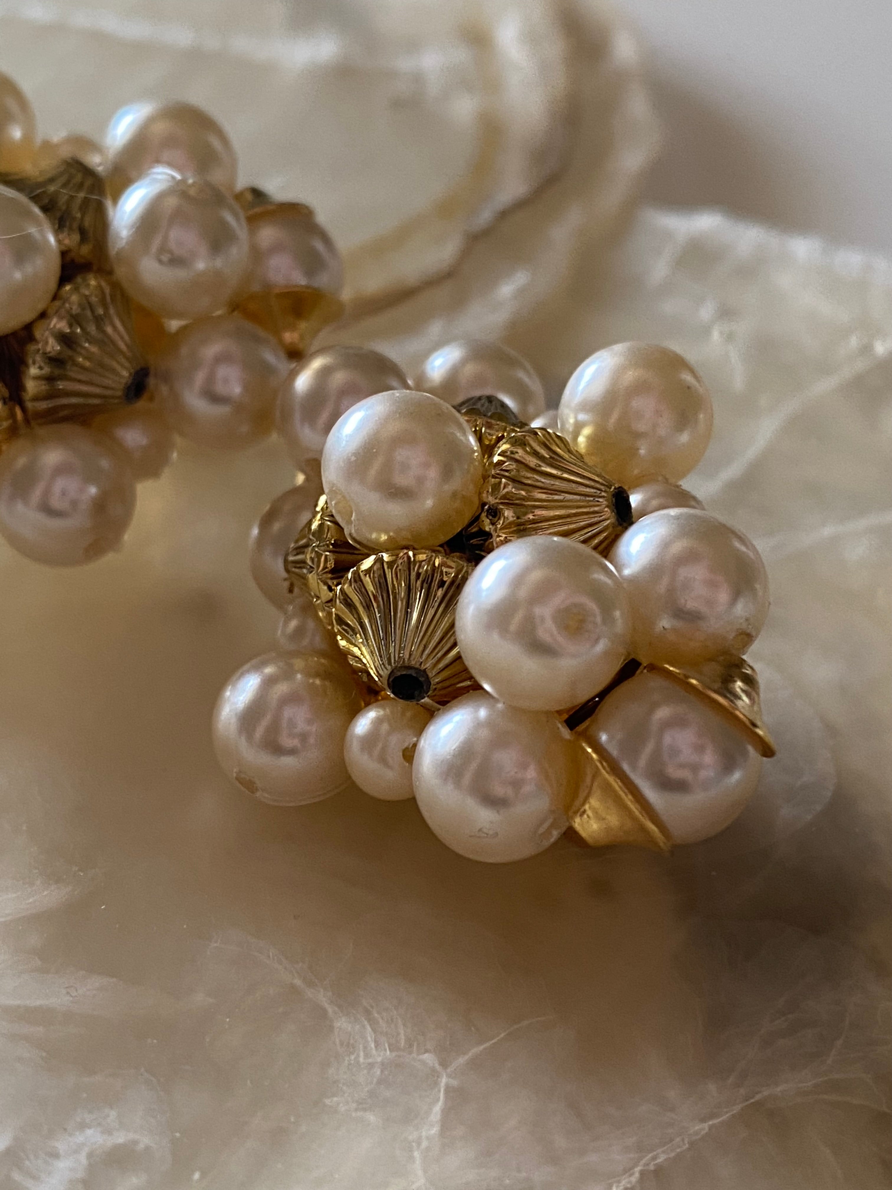 Capri orecchini a clip con perle e conchiglie