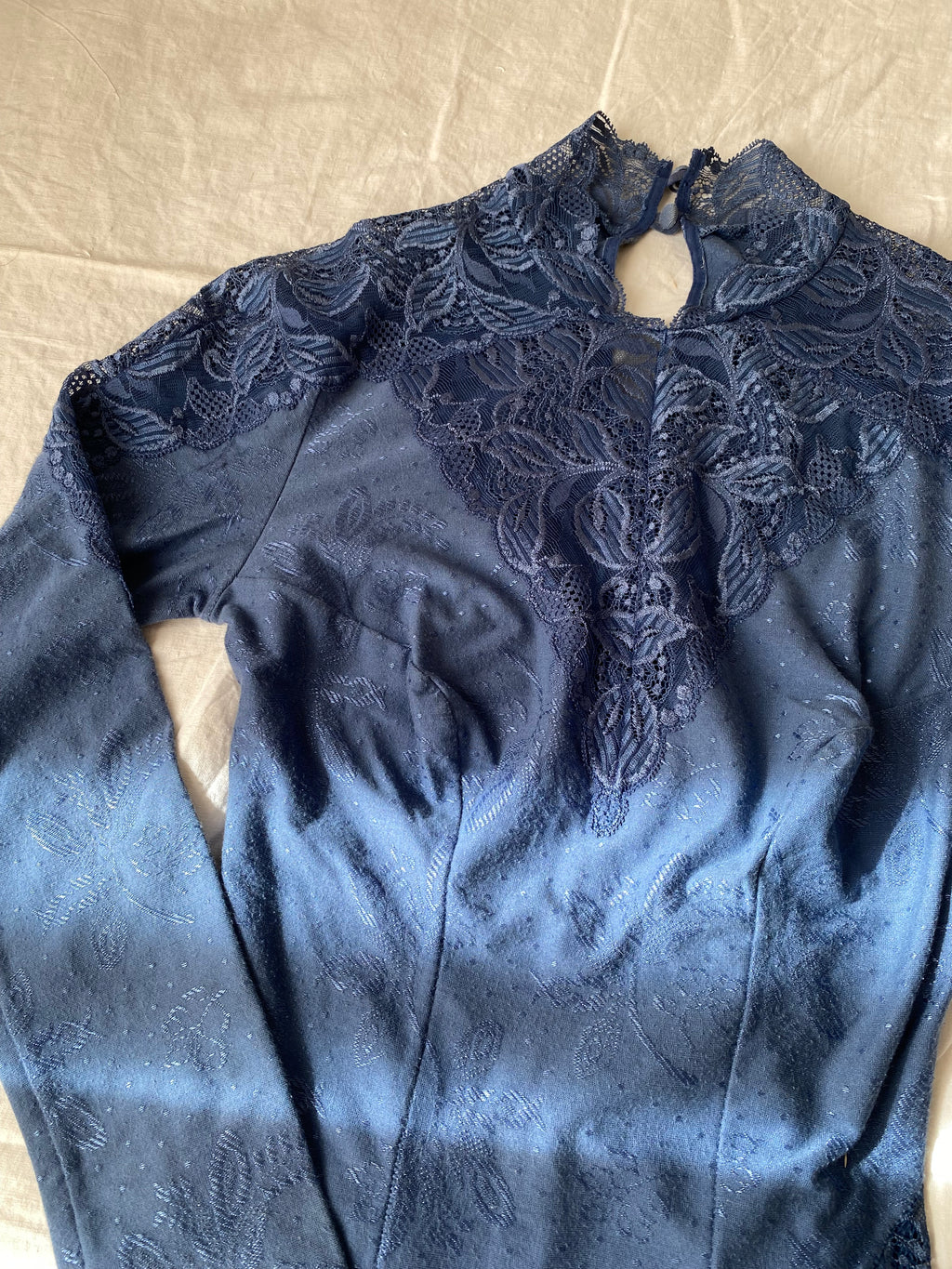Body in pizzo cobalto