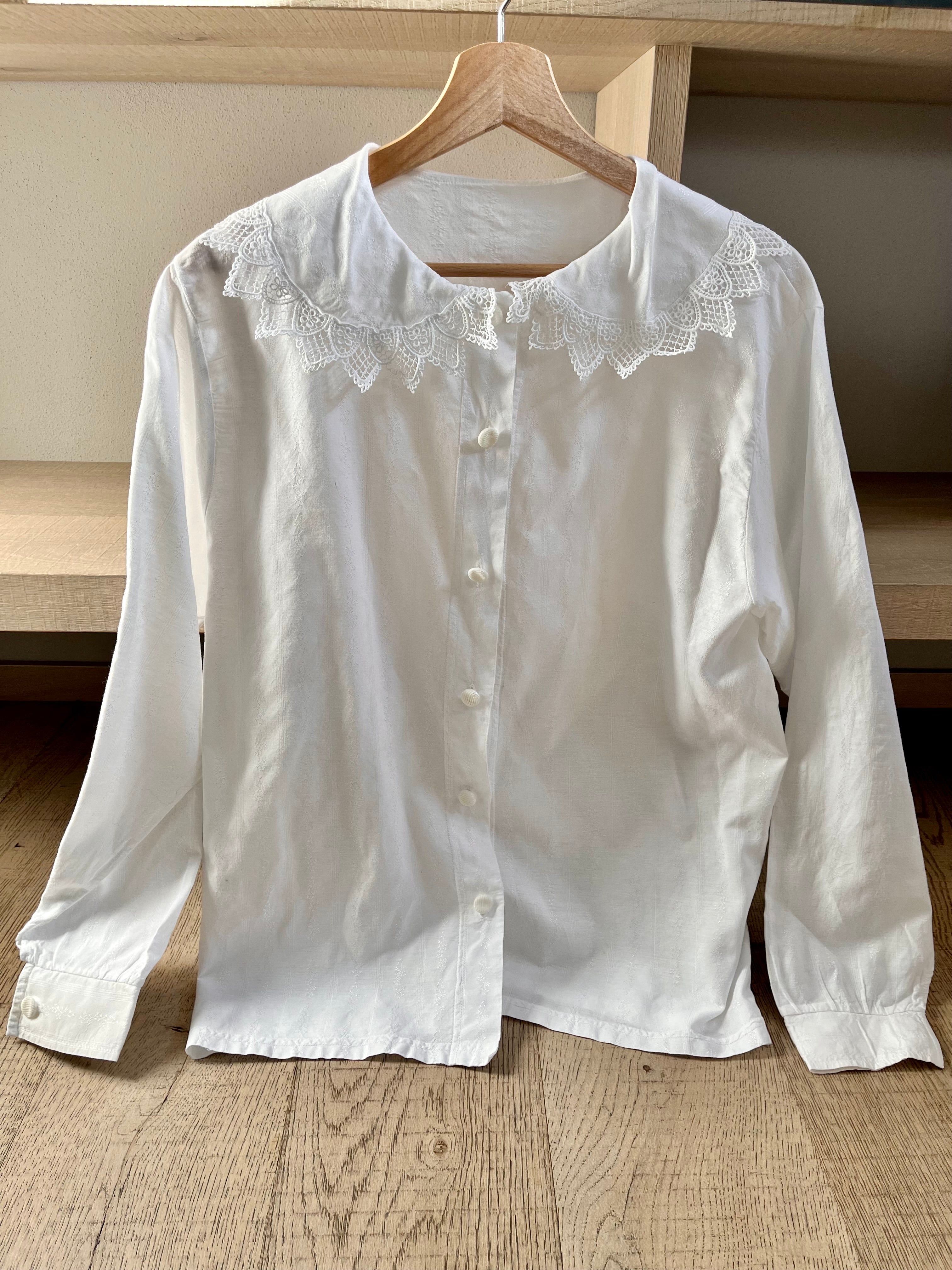 Camicia con pizzo e colletto chiacchierino