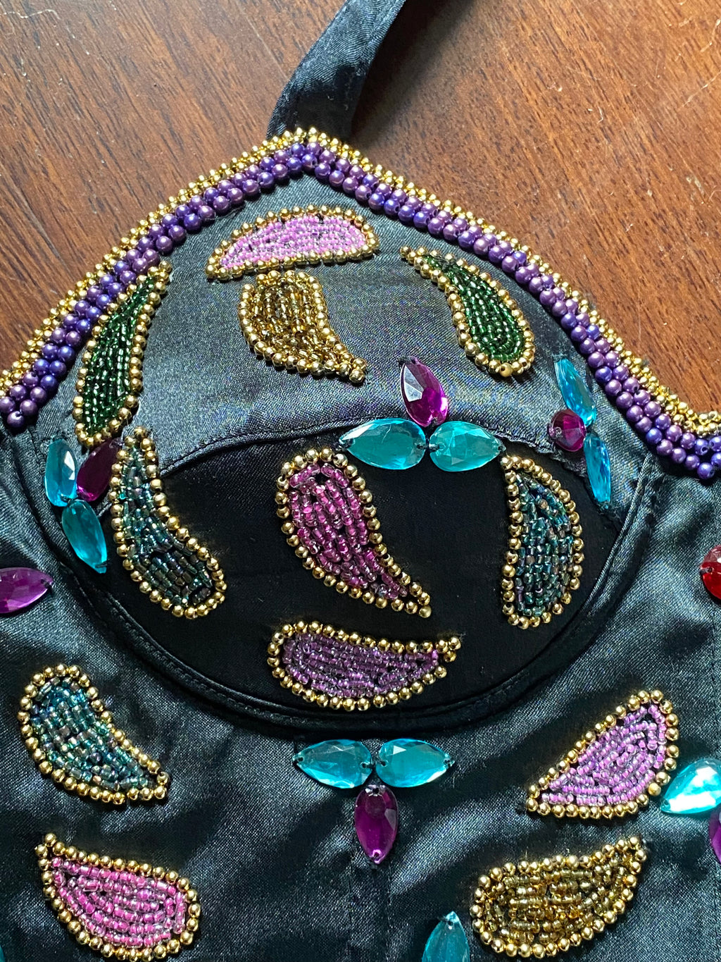 Corsetto a proiettile con pietre