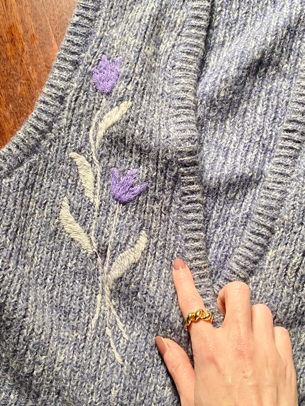 Gilet lilla con trama fiori