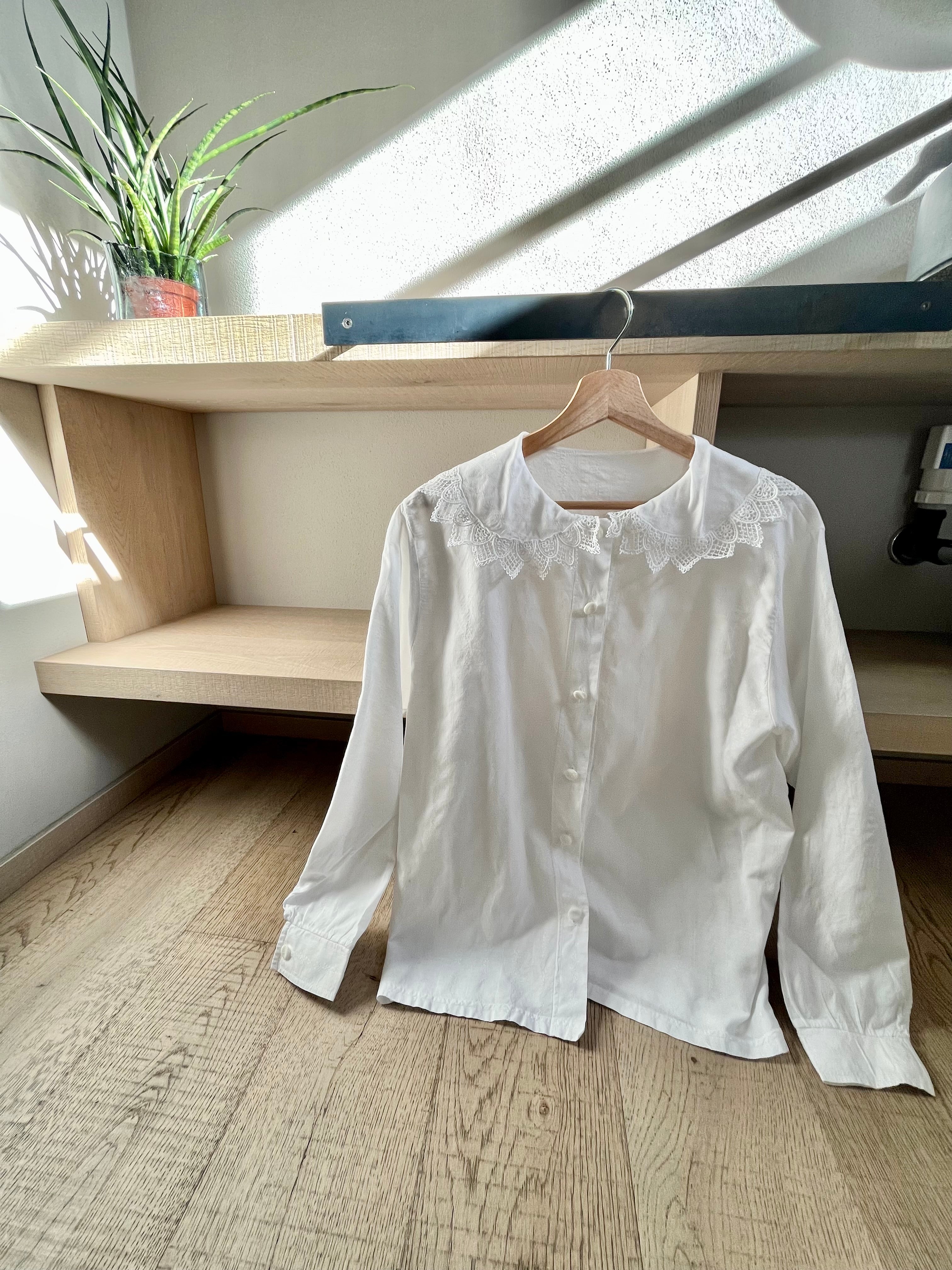 Camicia con pizzo e colletto chiacchierino