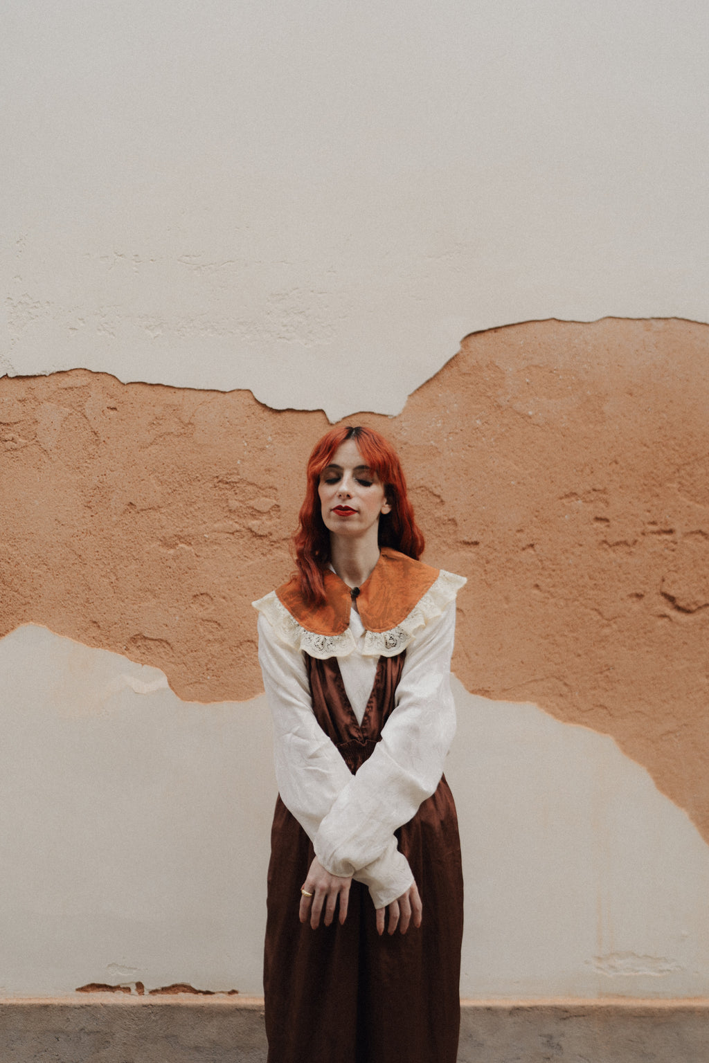 Colletto Peter Pan terracotta in seta e pizzo antico veneziano