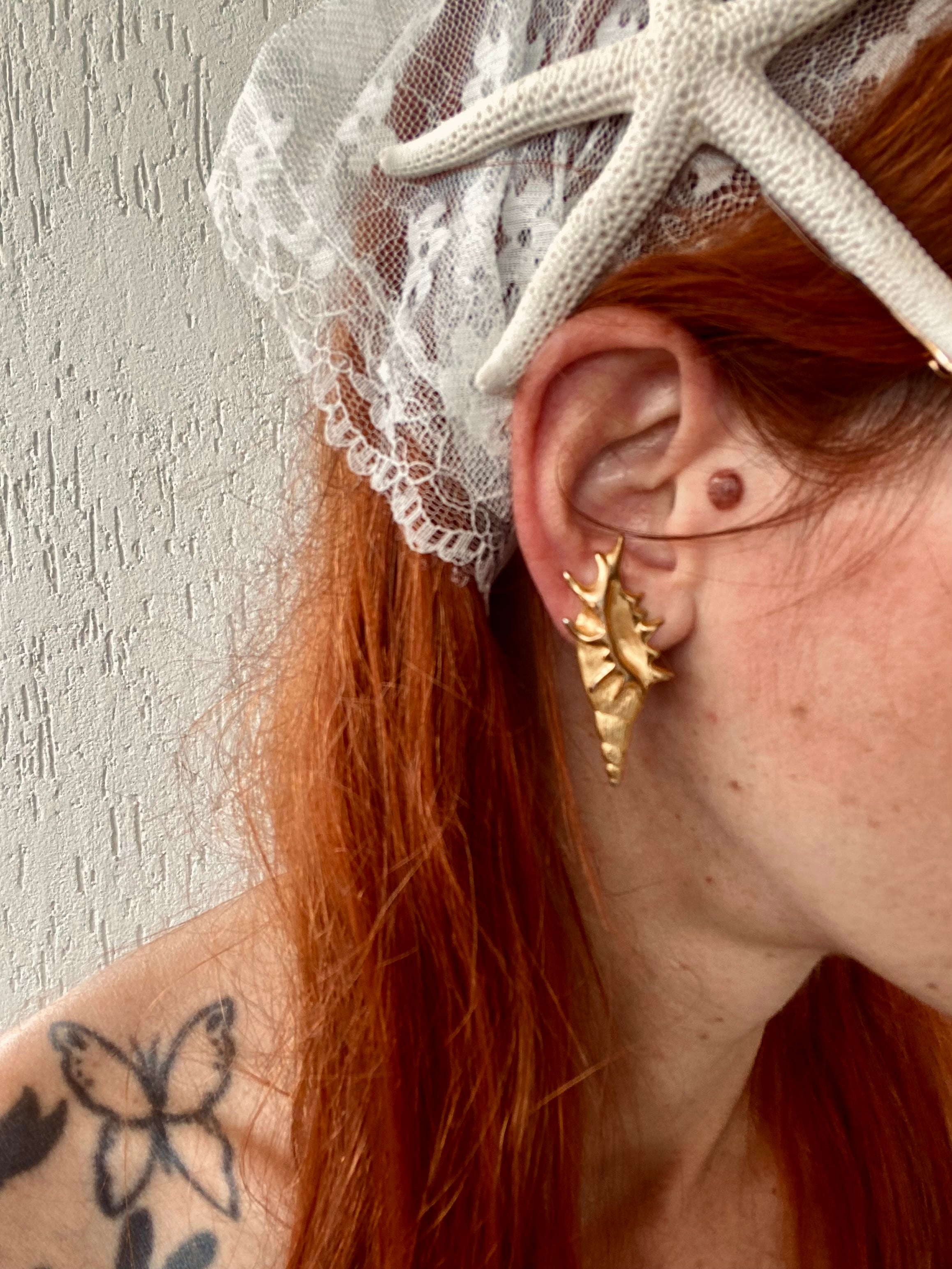 Teti orecchini a clip a conchiglia