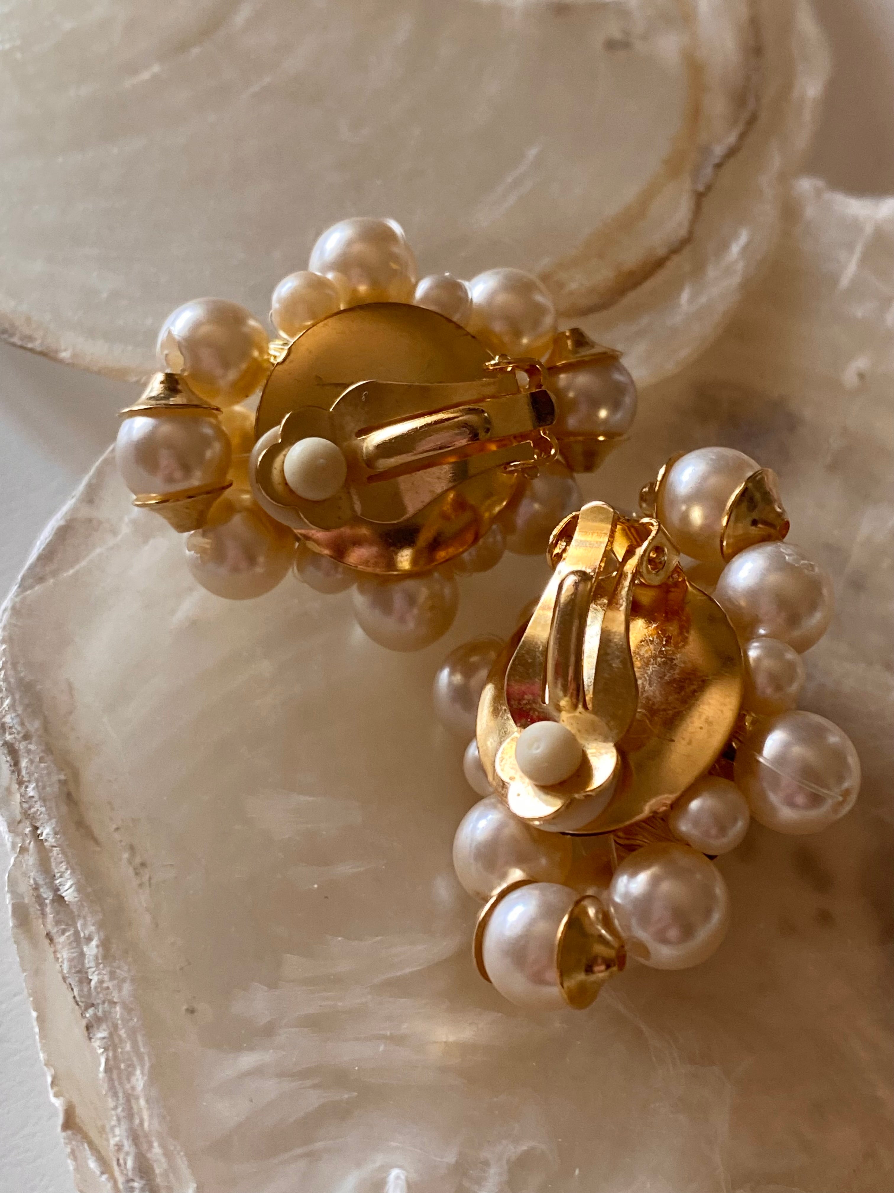 Capri orecchini a clip con perle e conchiglie