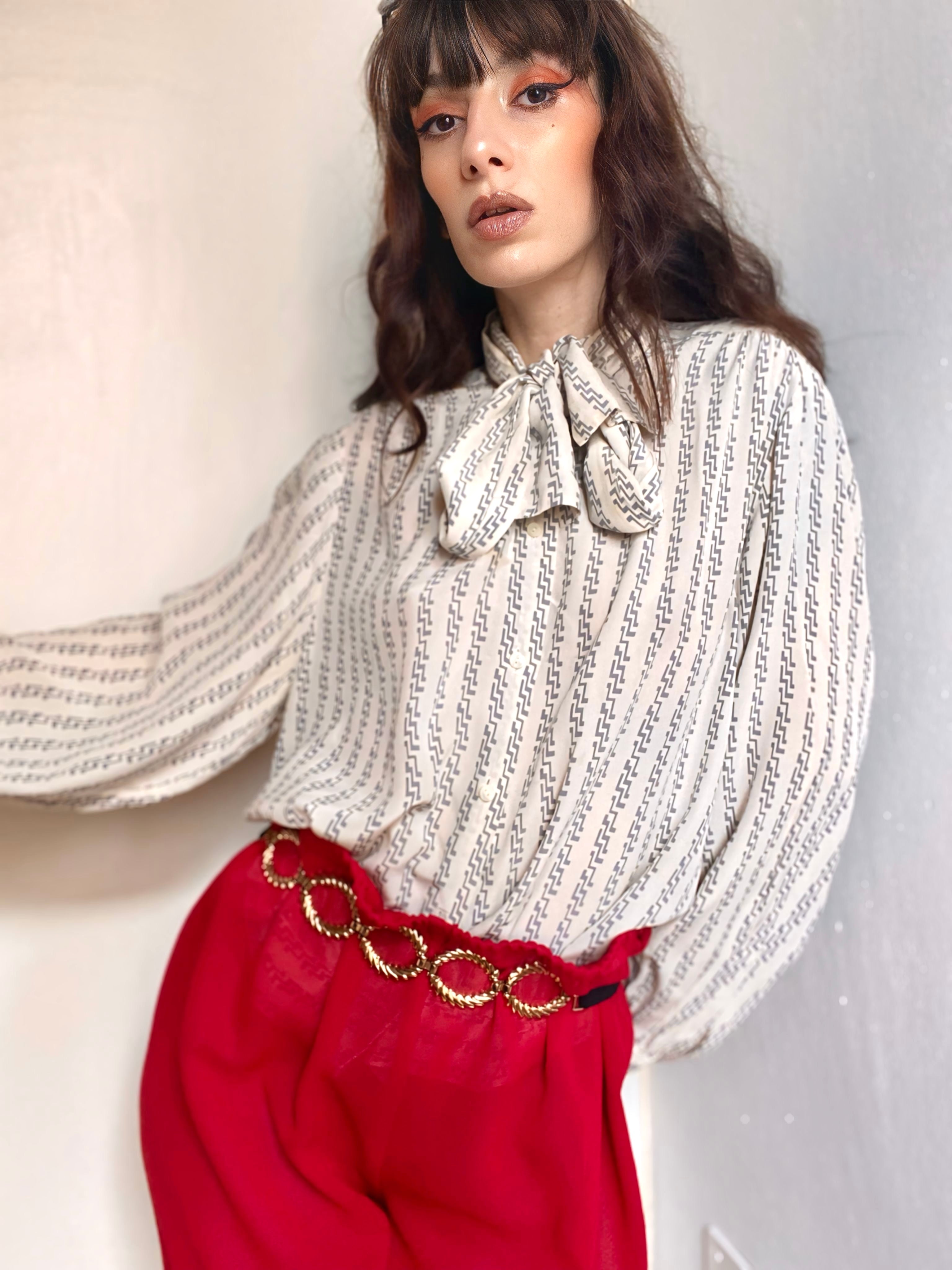 Chemise jabot ajustée années 70