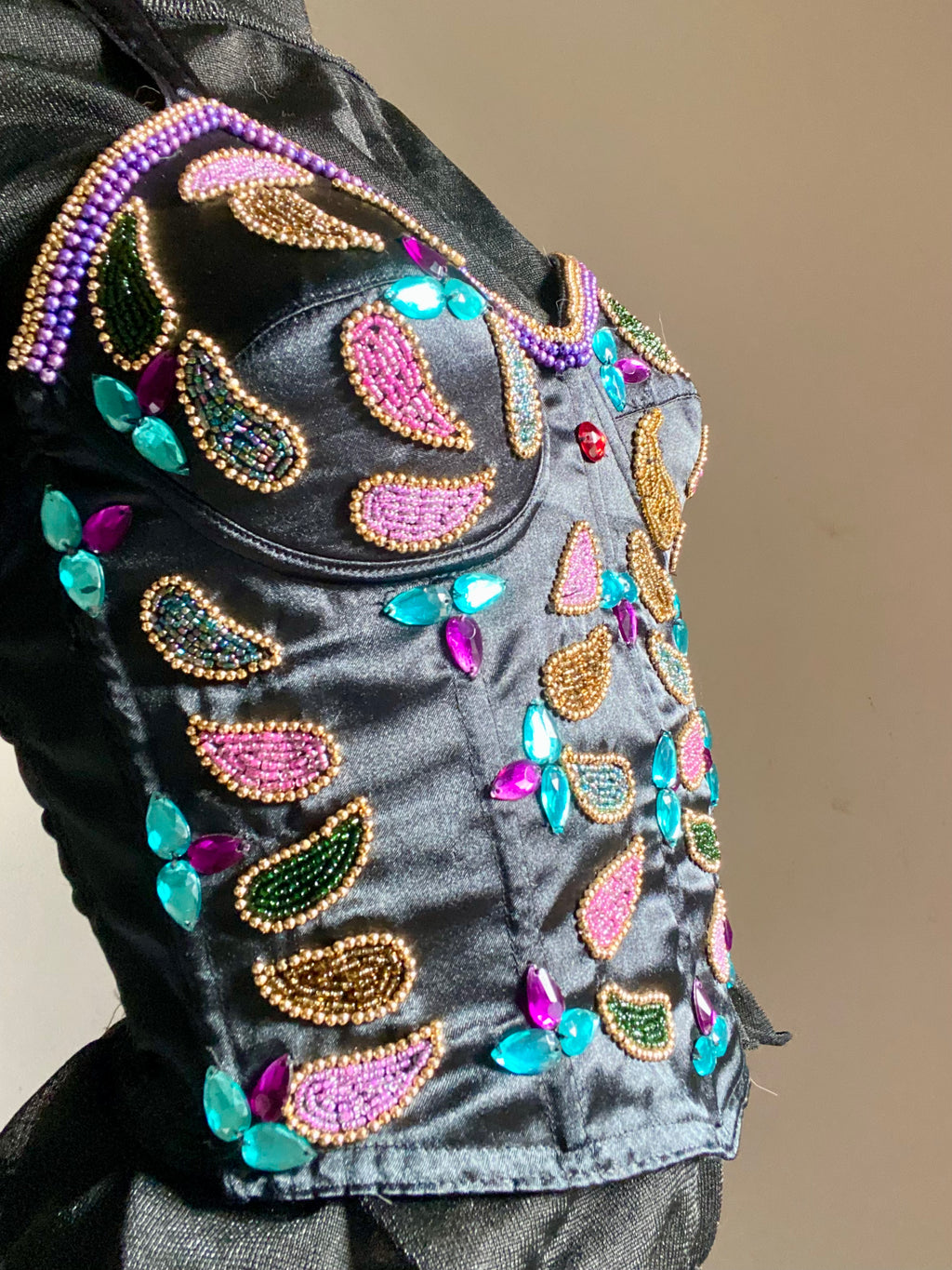 Corsetto a proiettile con pietre