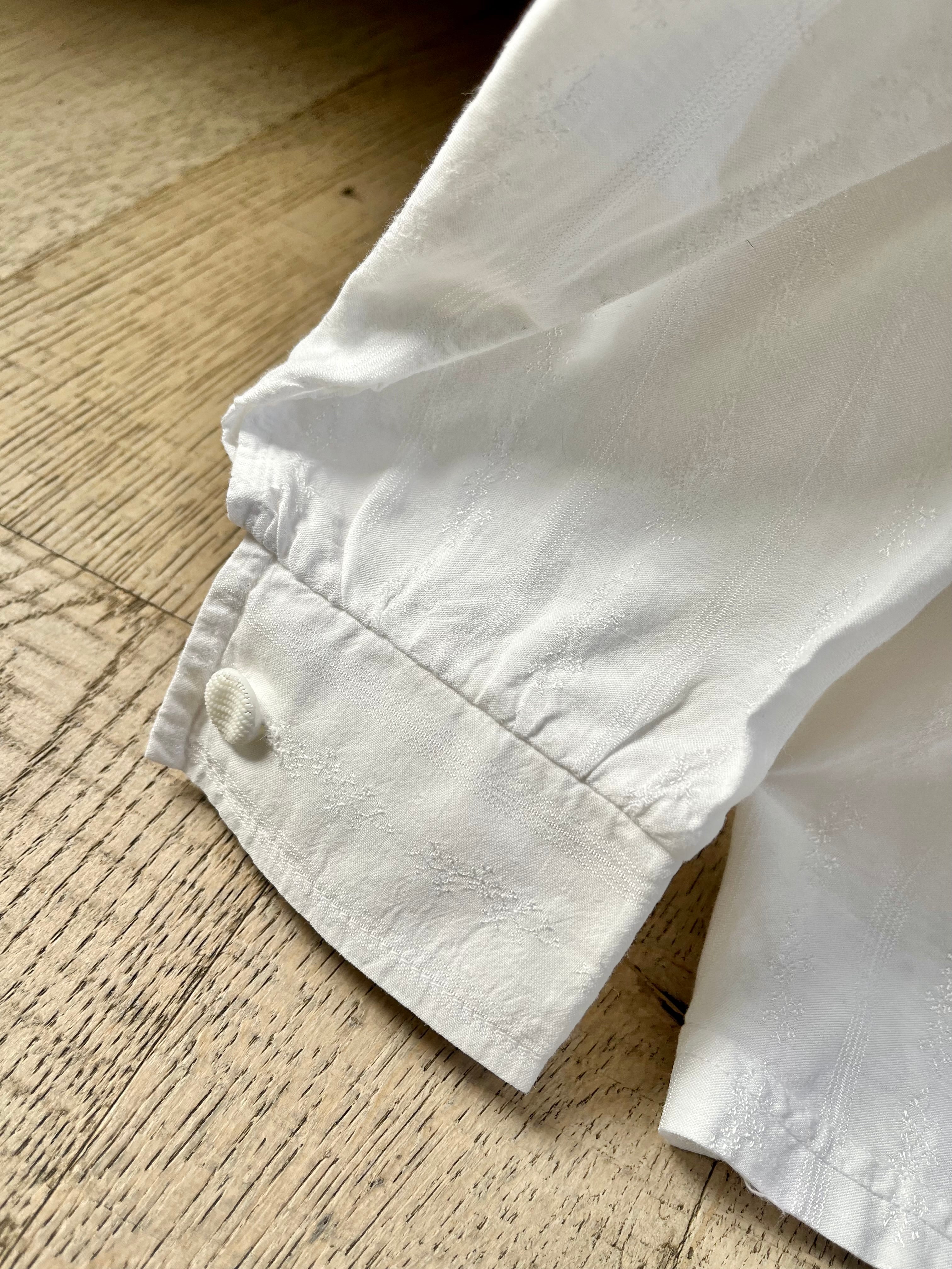 Camicia con pizzo e colletto chiacchierino