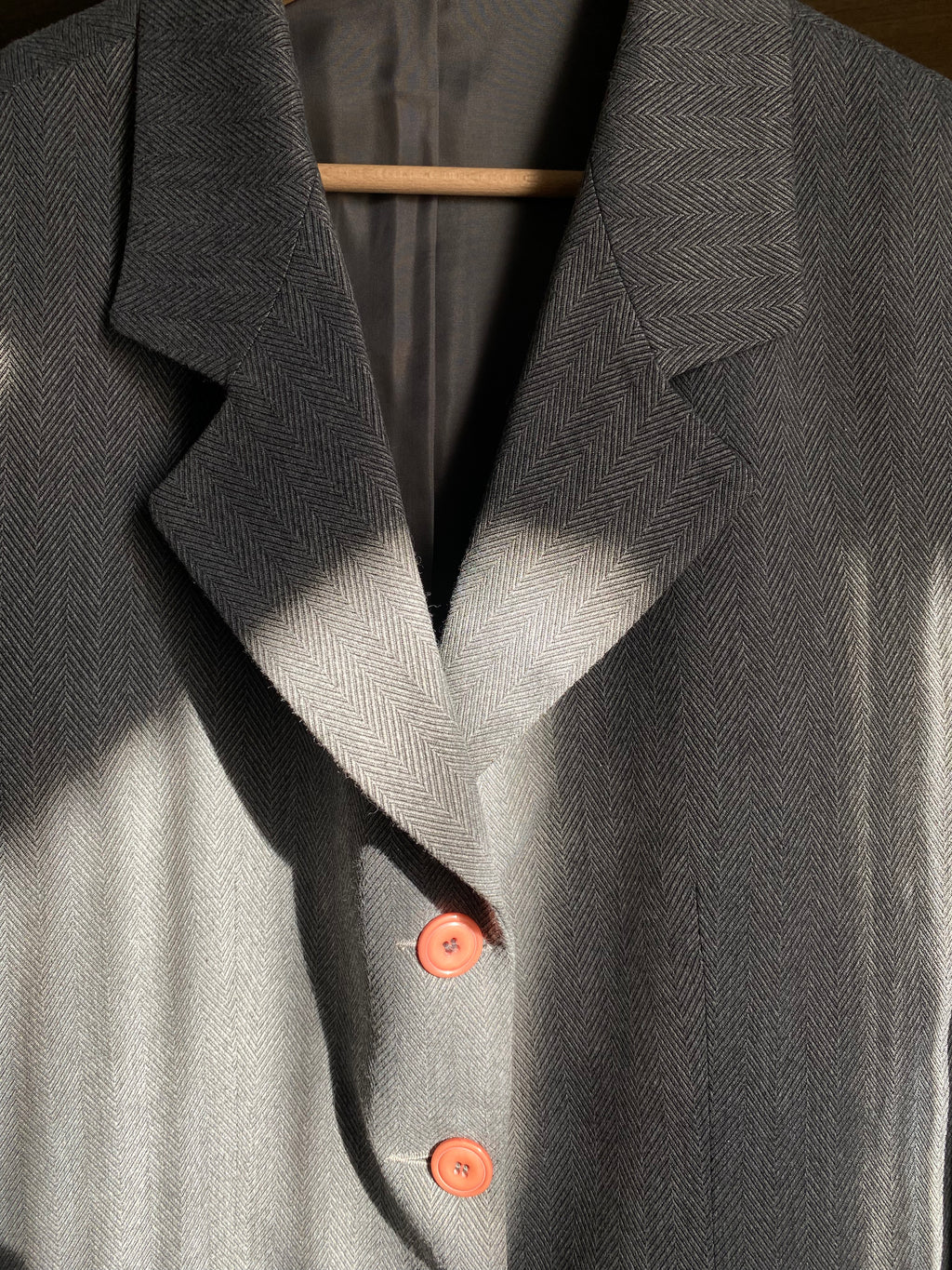 Blazer boxy monopetto grigio scuro lavorazione zig zag