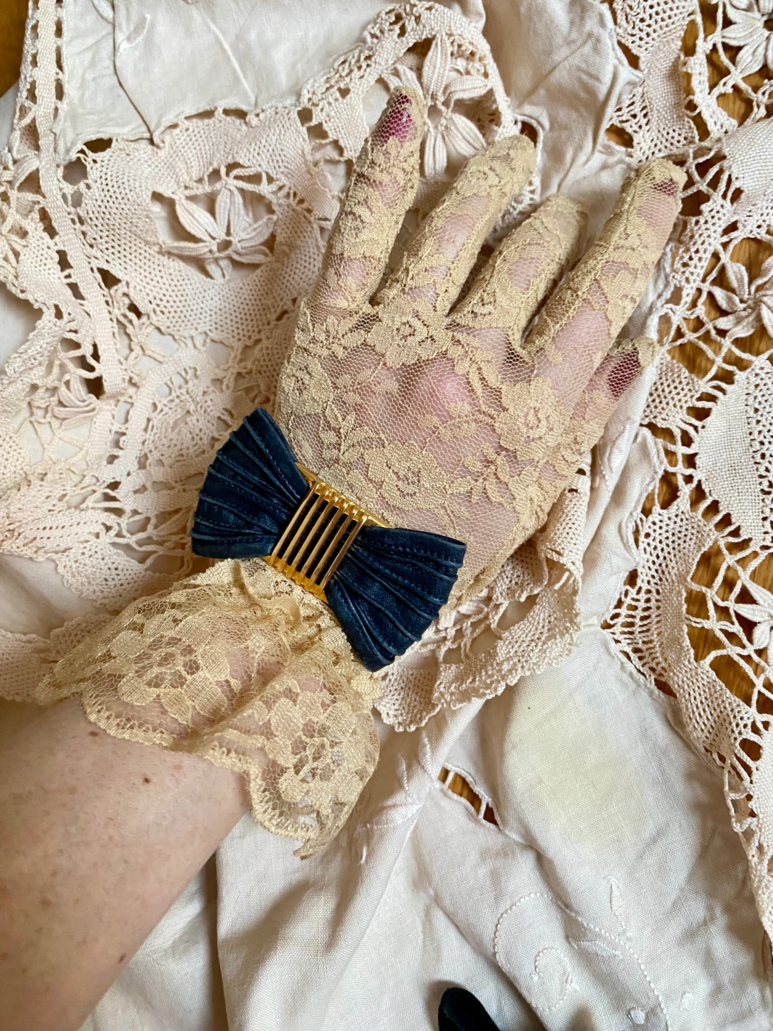 Fiocco orecchino singolo