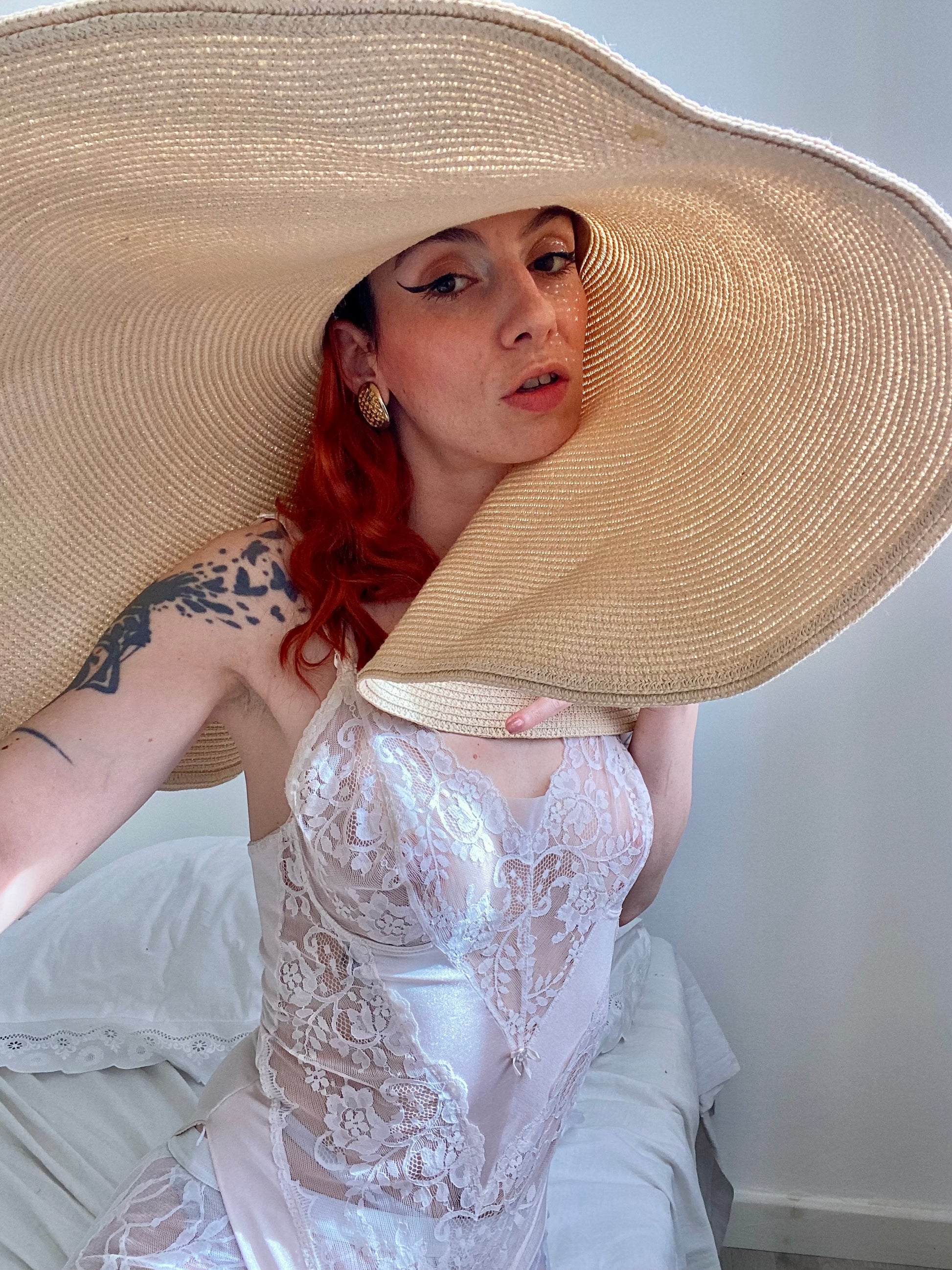 Body in pizzo delicato