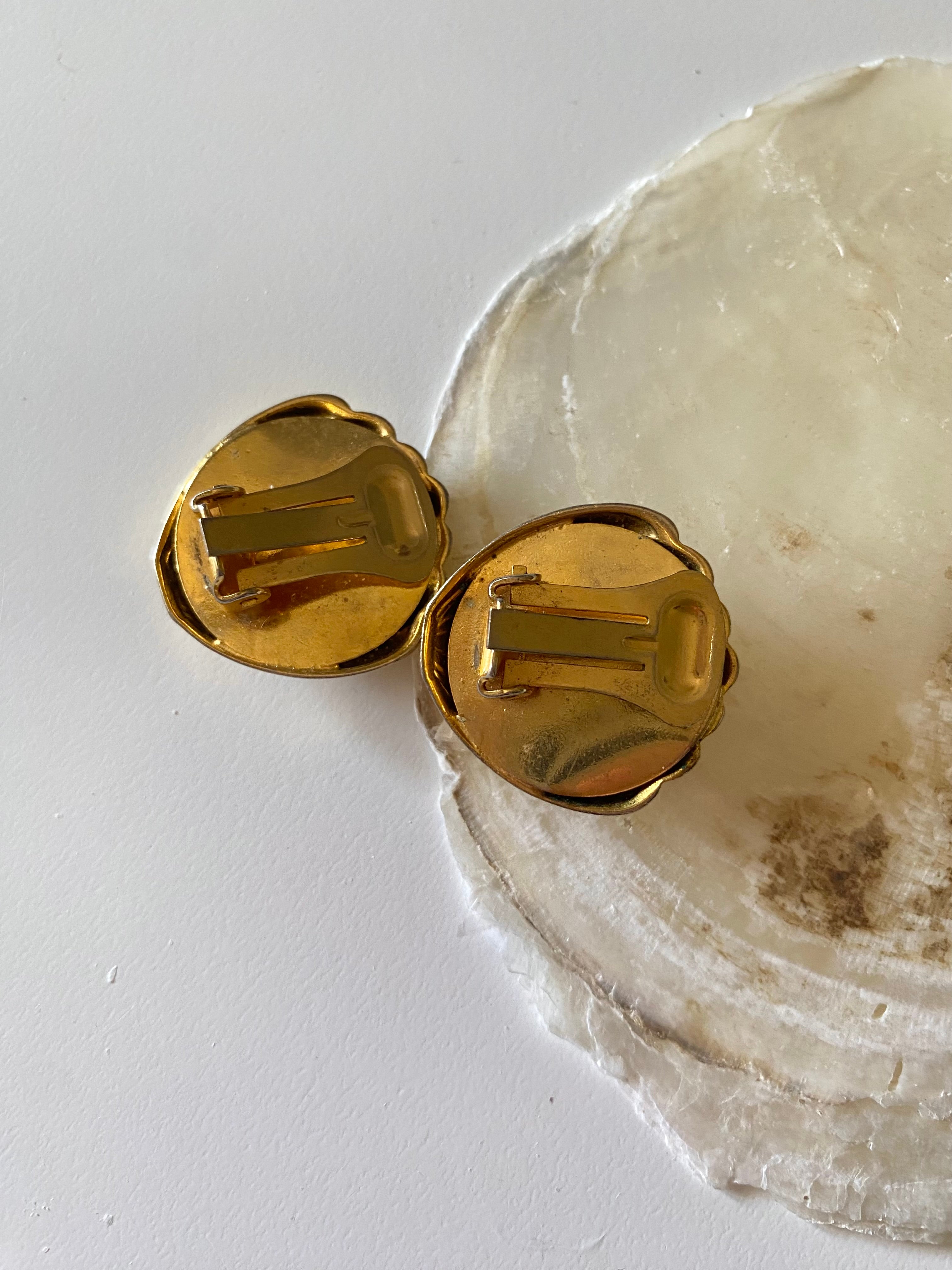 Malfi orecchini a clip a conchiglia