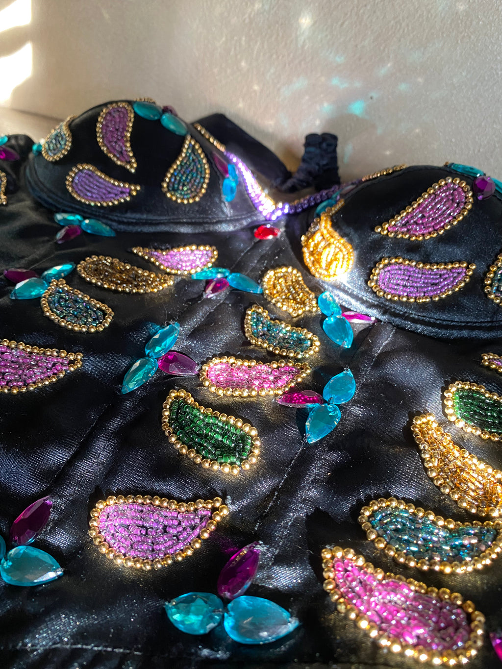 Corsetto a proiettile con pietre