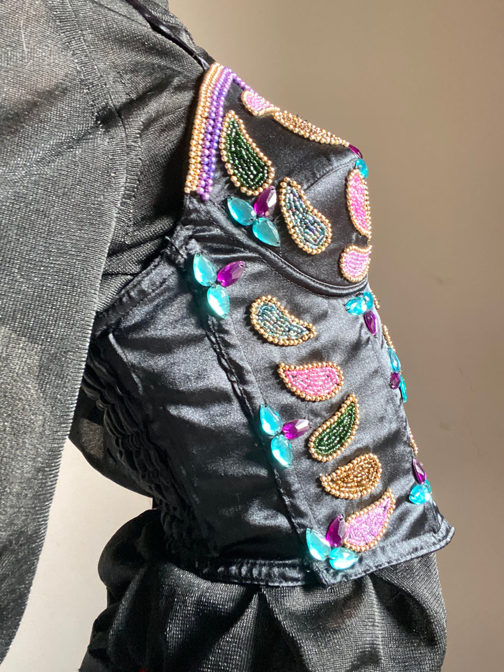 Corsetto a proiettile con pietre