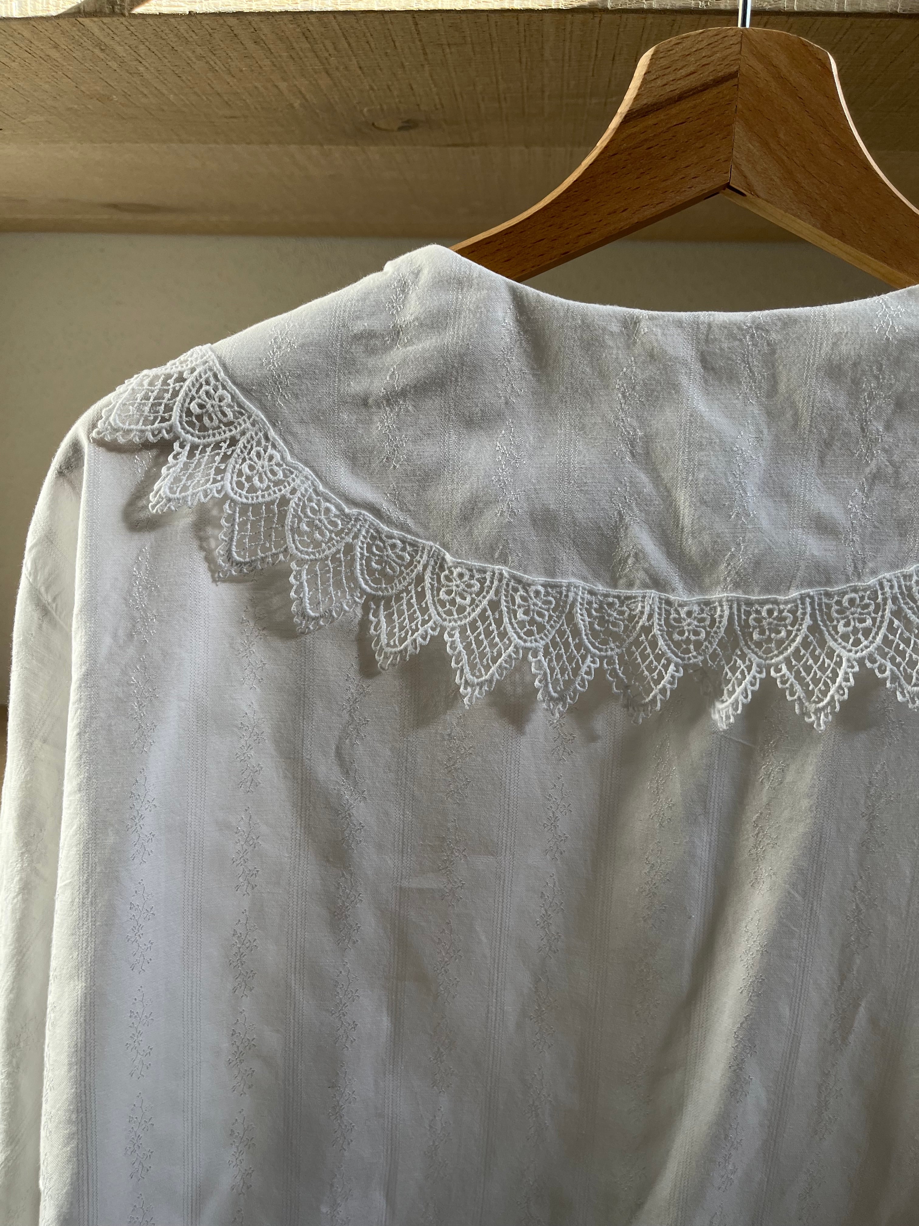 Camicia con pizzo e colletto chiacchierino