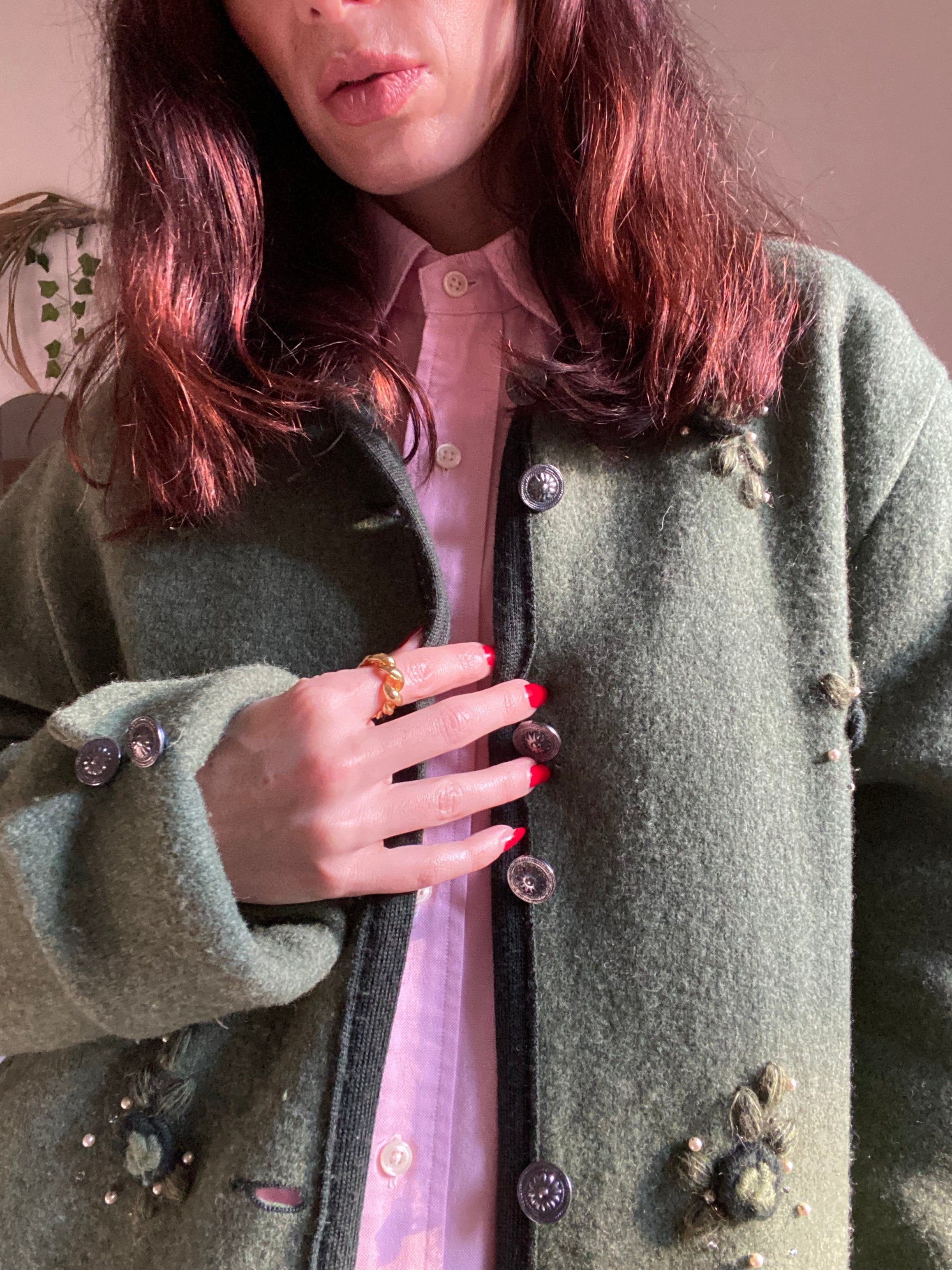 Giacca tirolese oliva con fiorellini e perline