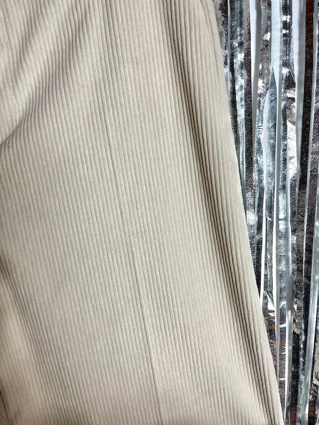 Pantaloni in velluto a coste crema