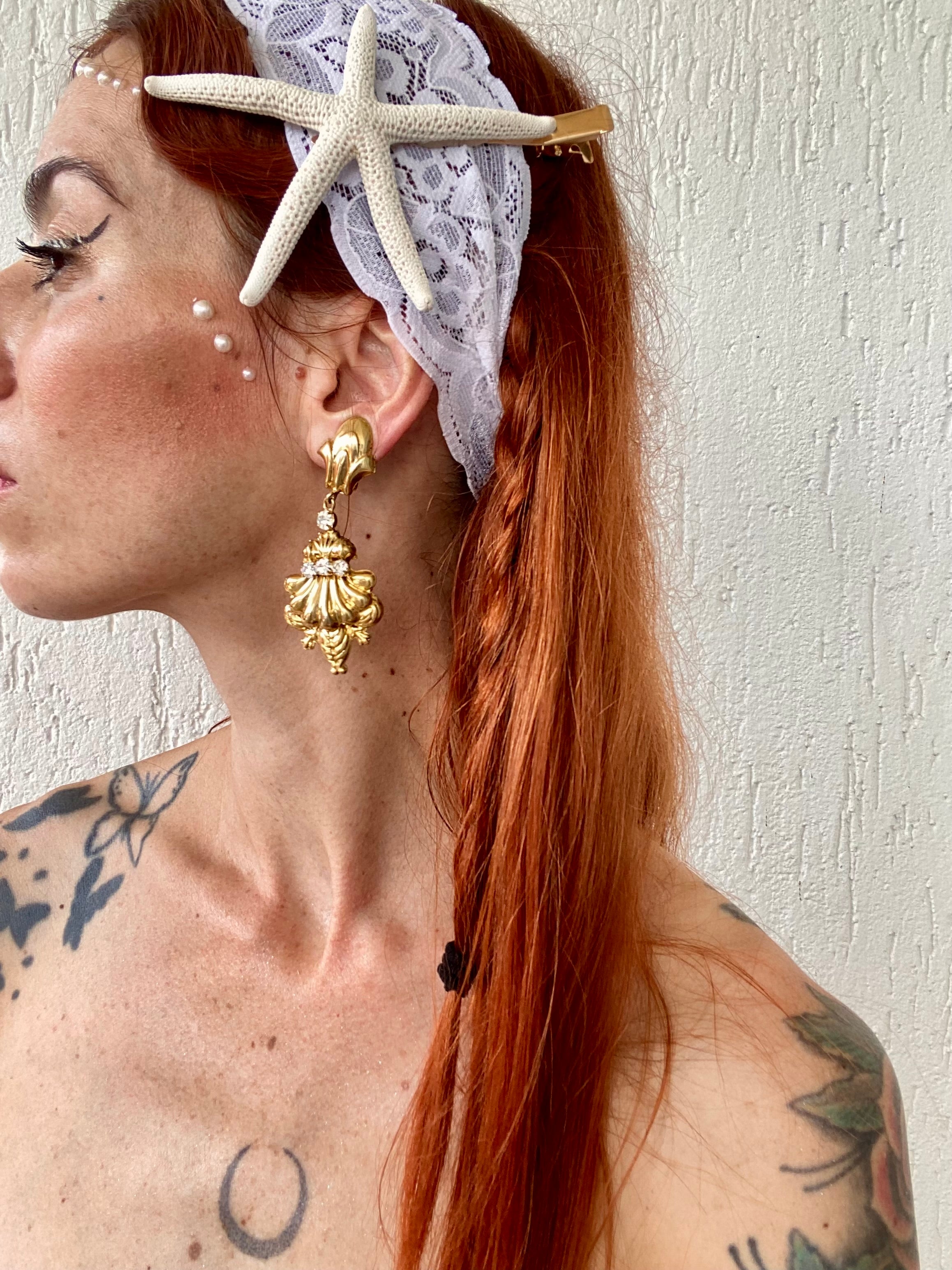 Anfitrite orecchini pendenti a conchiglia