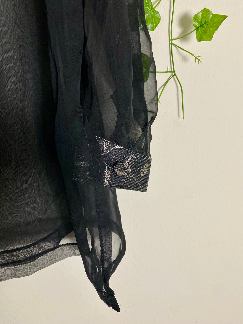 Camicia velata spalle larghe con dettagli argentati