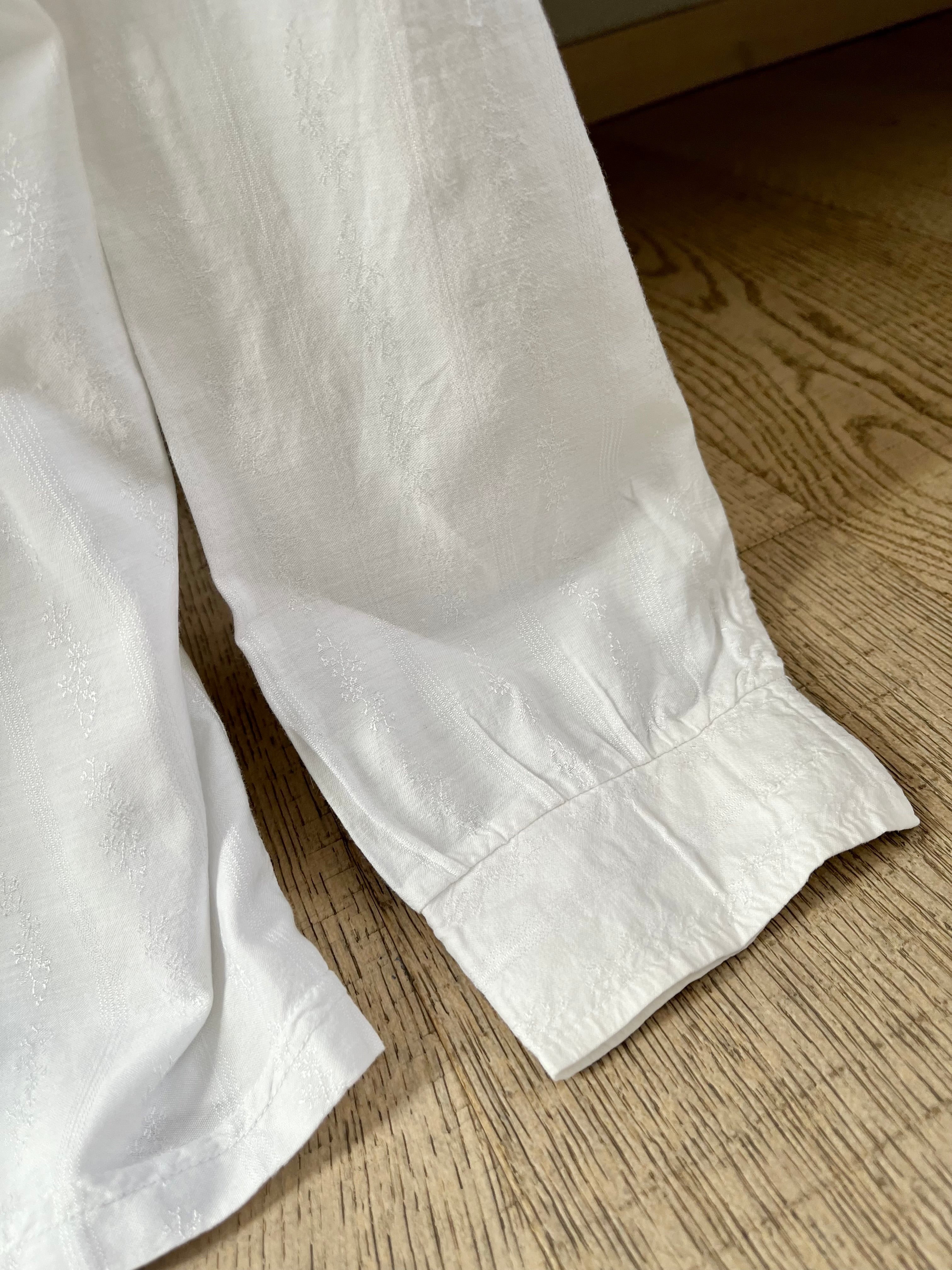 Camicia con pizzo e colletto chiacchierino