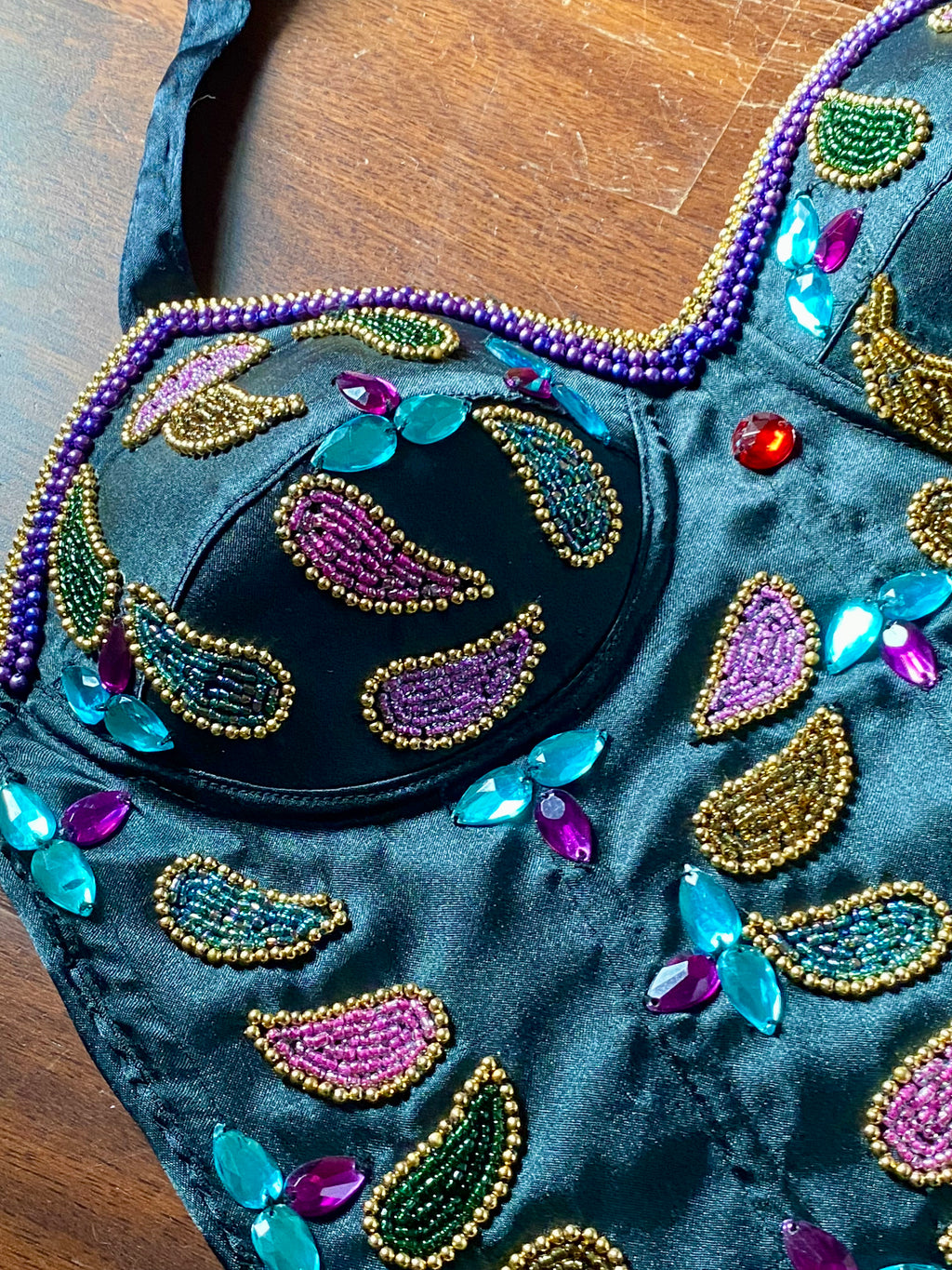 Corsetto a proiettile con pietre