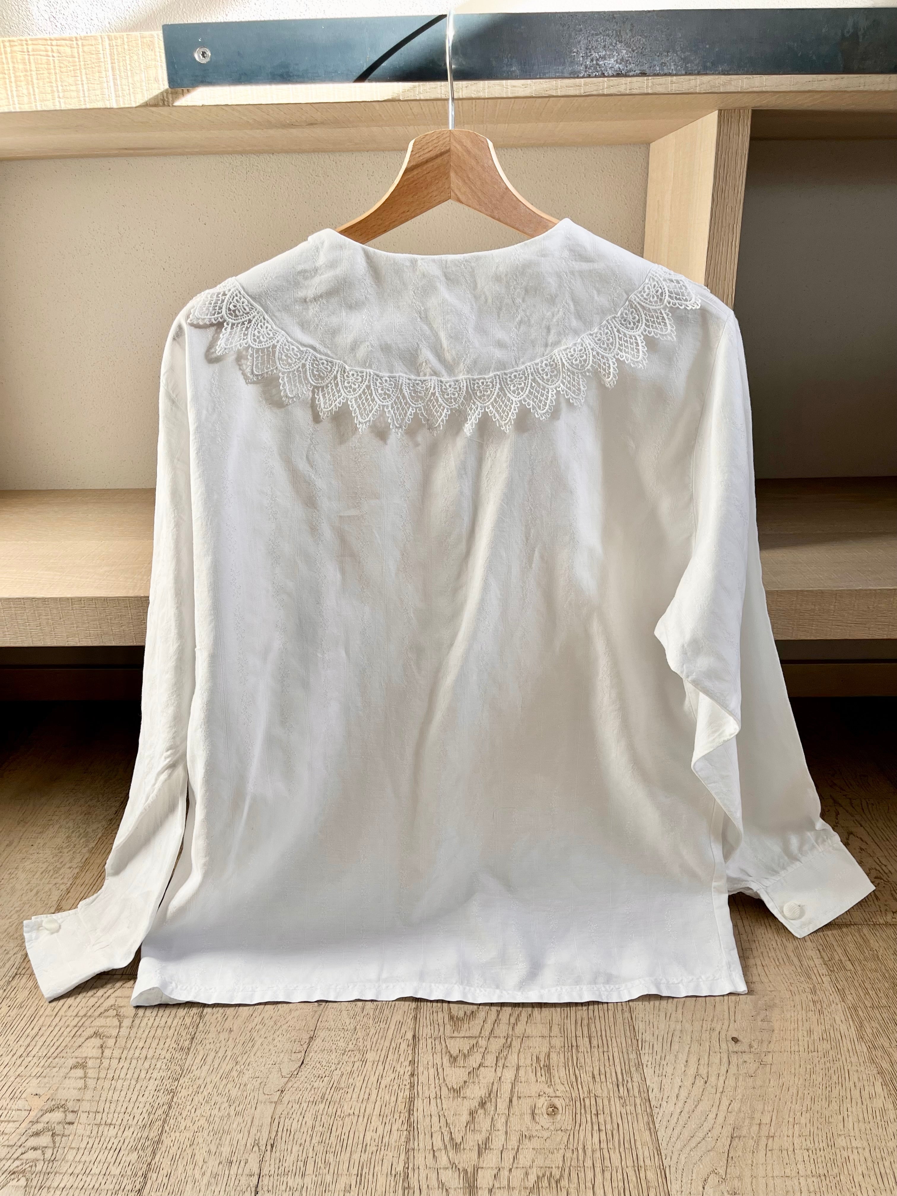 Camicia con pizzo e colletto chiacchierino