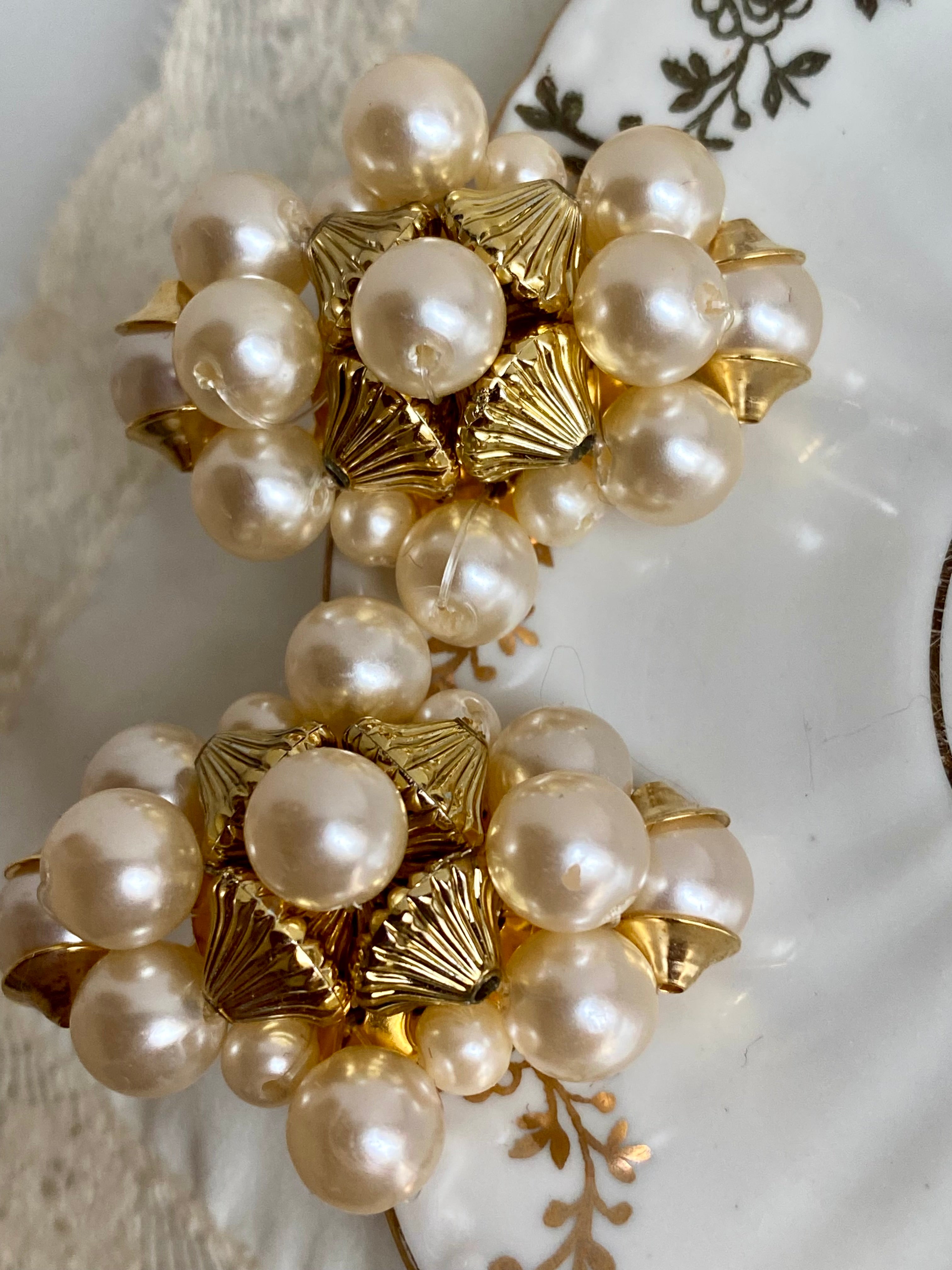 Capri orecchini a clip con perle e conchiglie