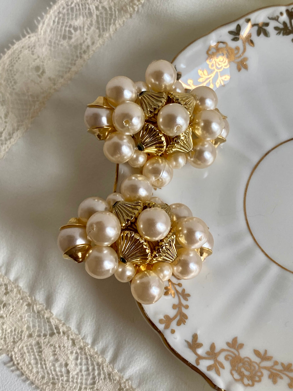 Capri orecchini a clip con perle e conchiglie