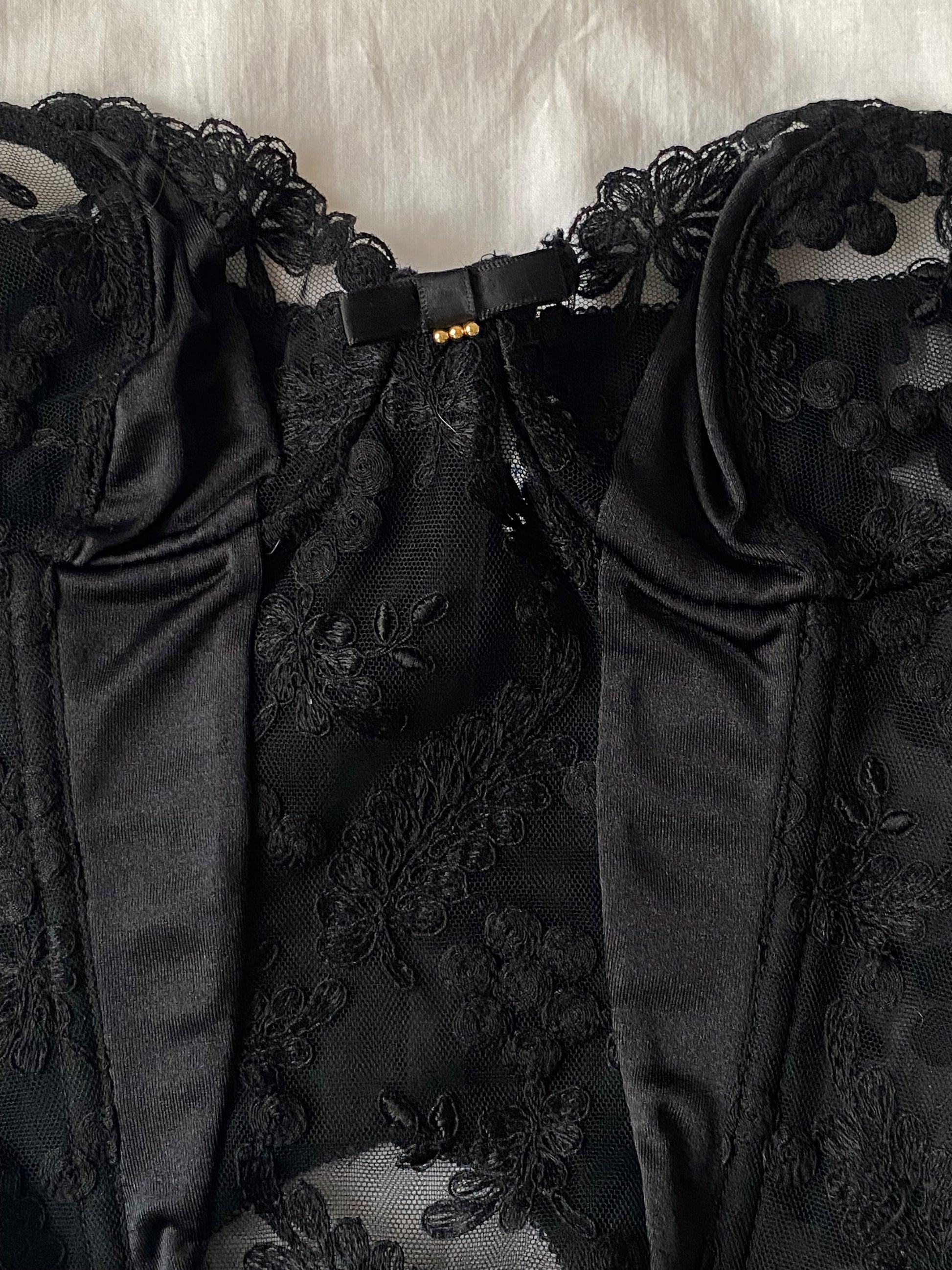 Corsetto nero rigido in pizzo