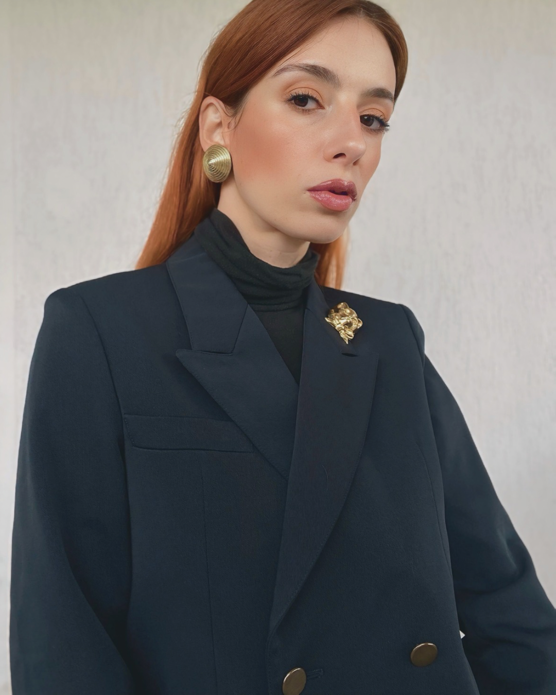 Blazer doppiopetto blu e revers a punta di lancia