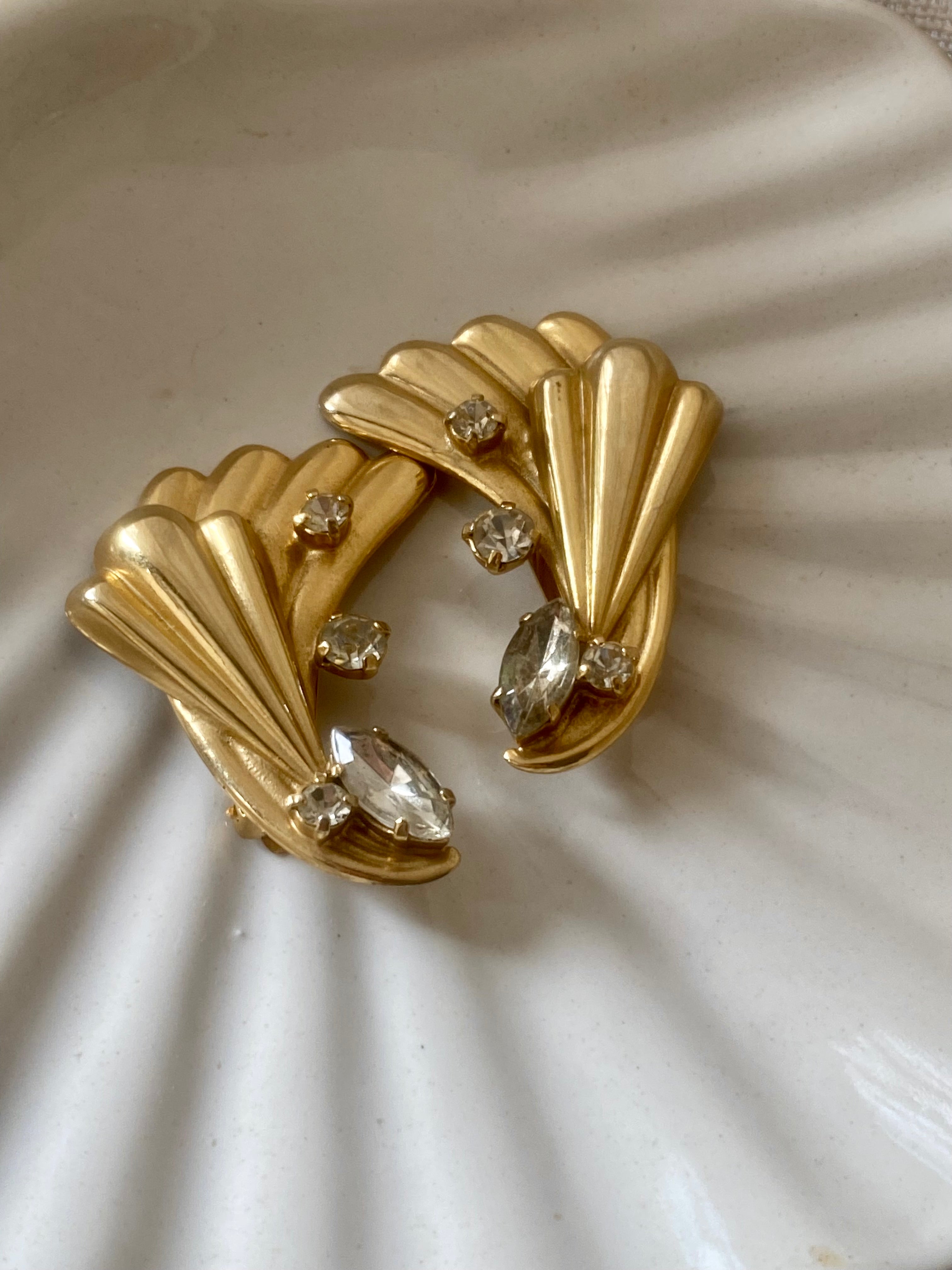 Ali orecchini con punto luce