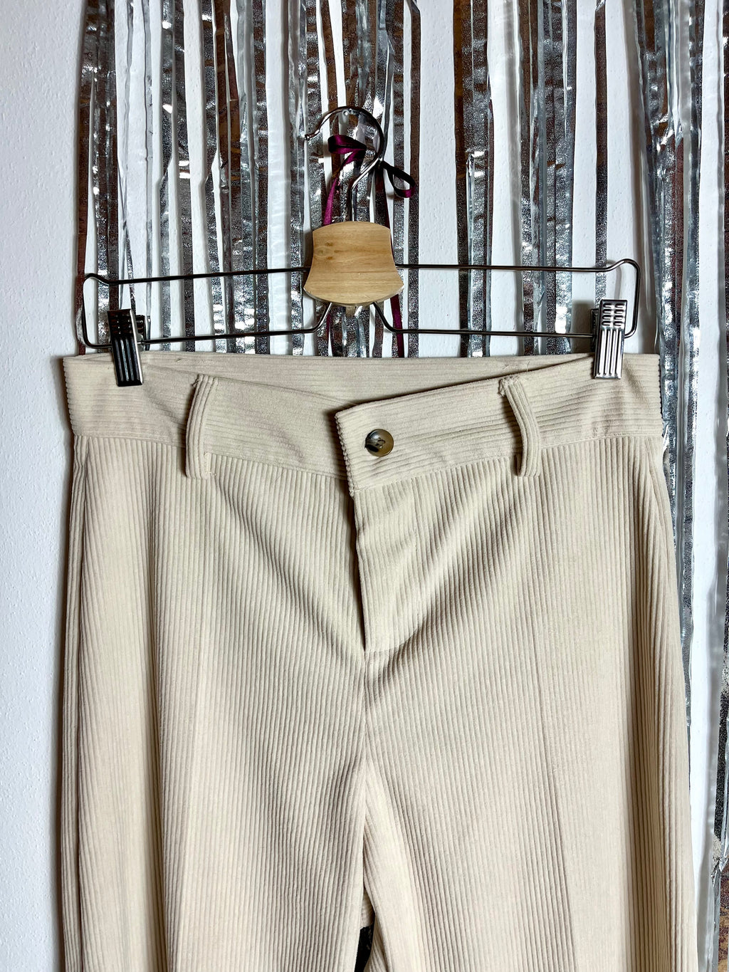 Pantaloni in velluto a coste crema