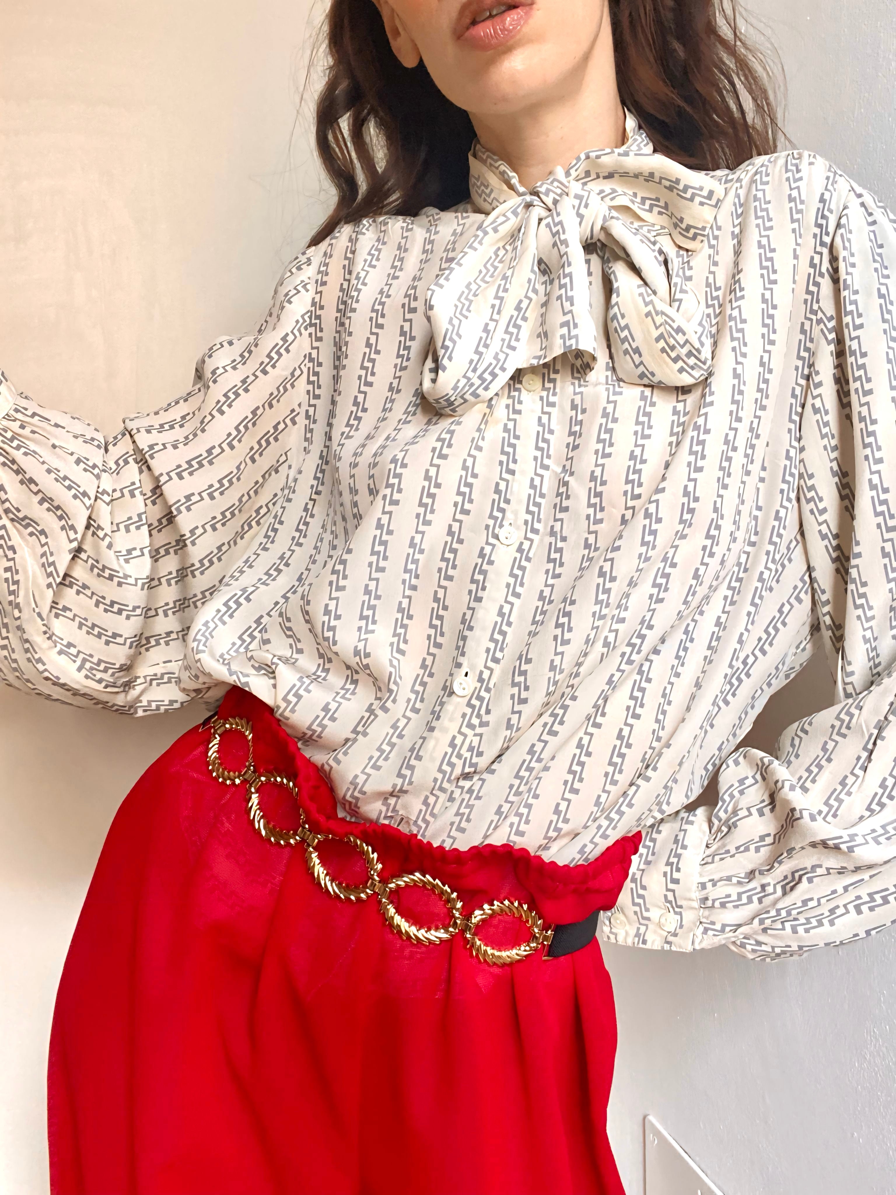 Chemise jabot ajustée années 70