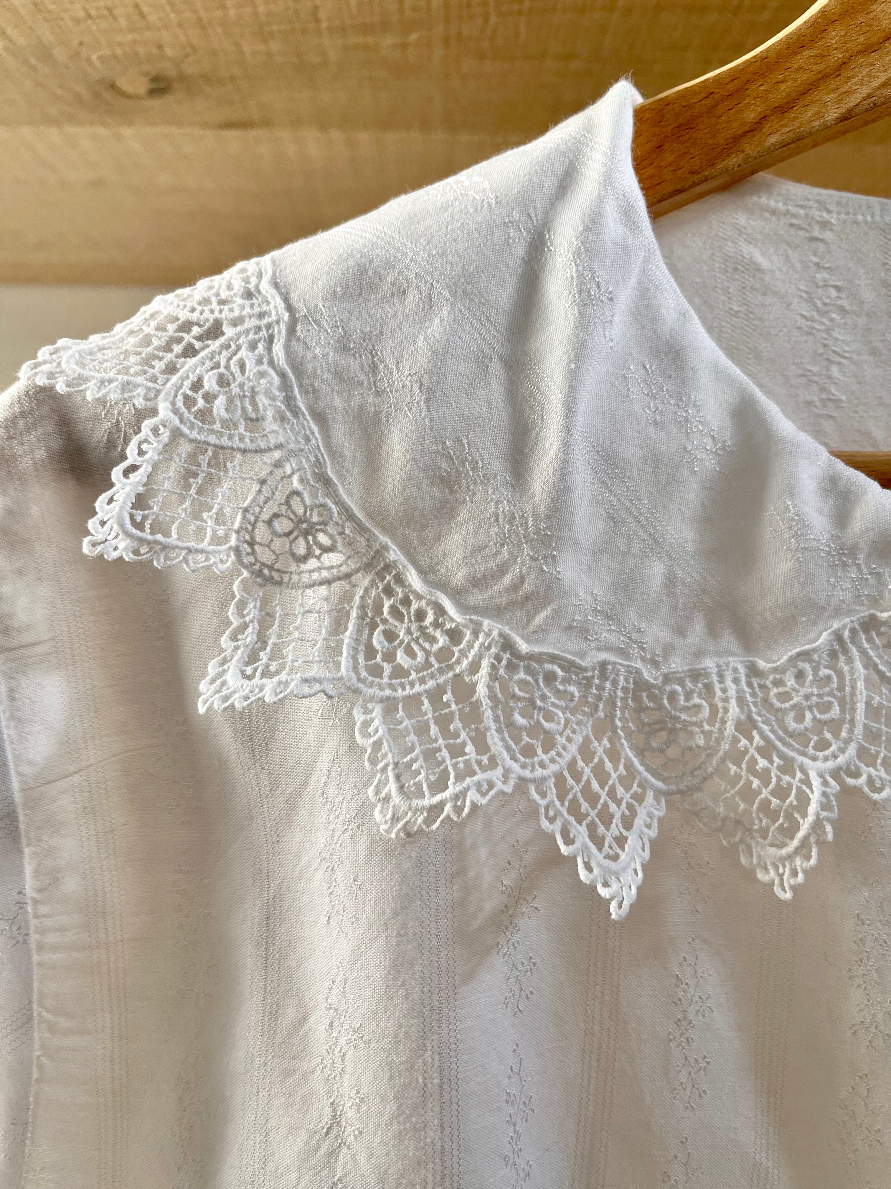 Camicia con pizzo e colletto chiacchierino