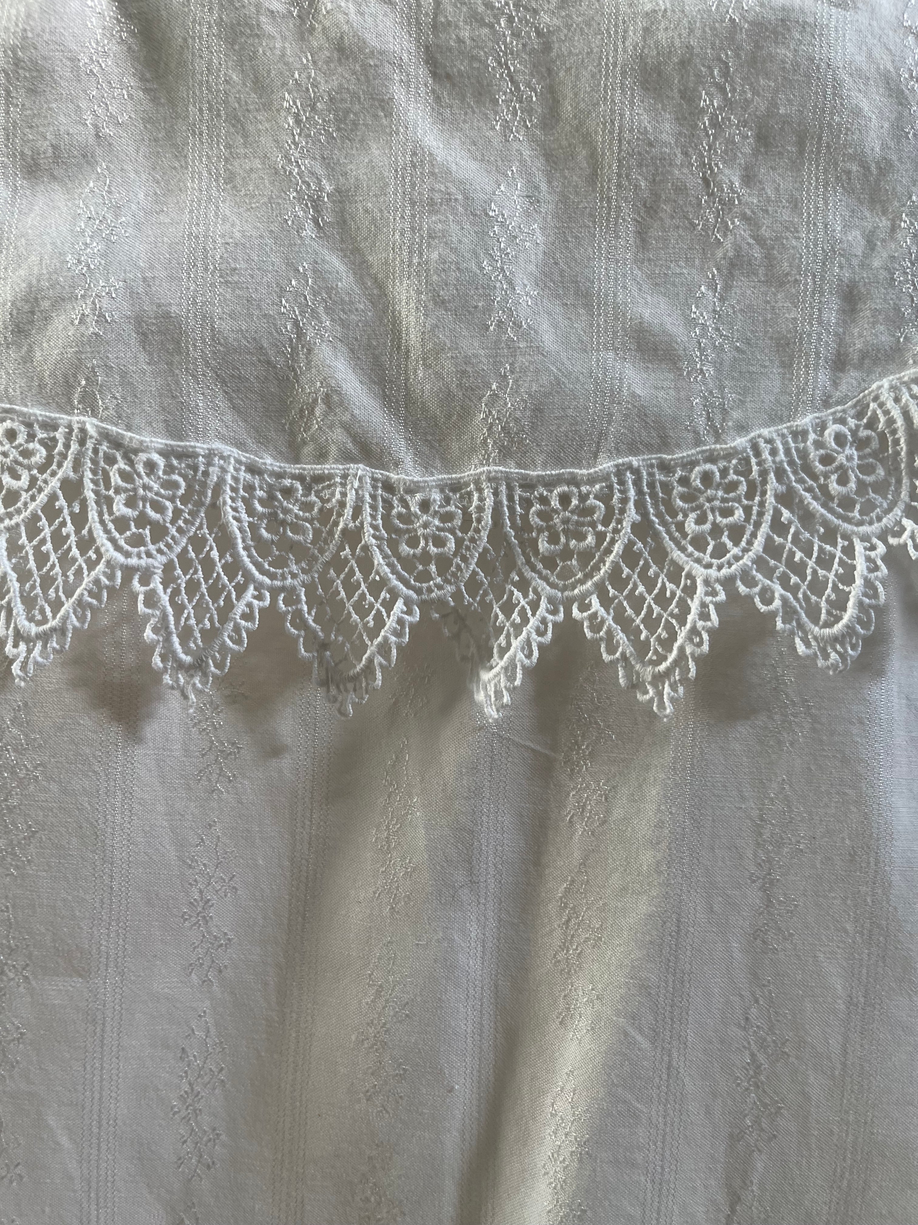 Camicia con pizzo e colletto chiacchierino