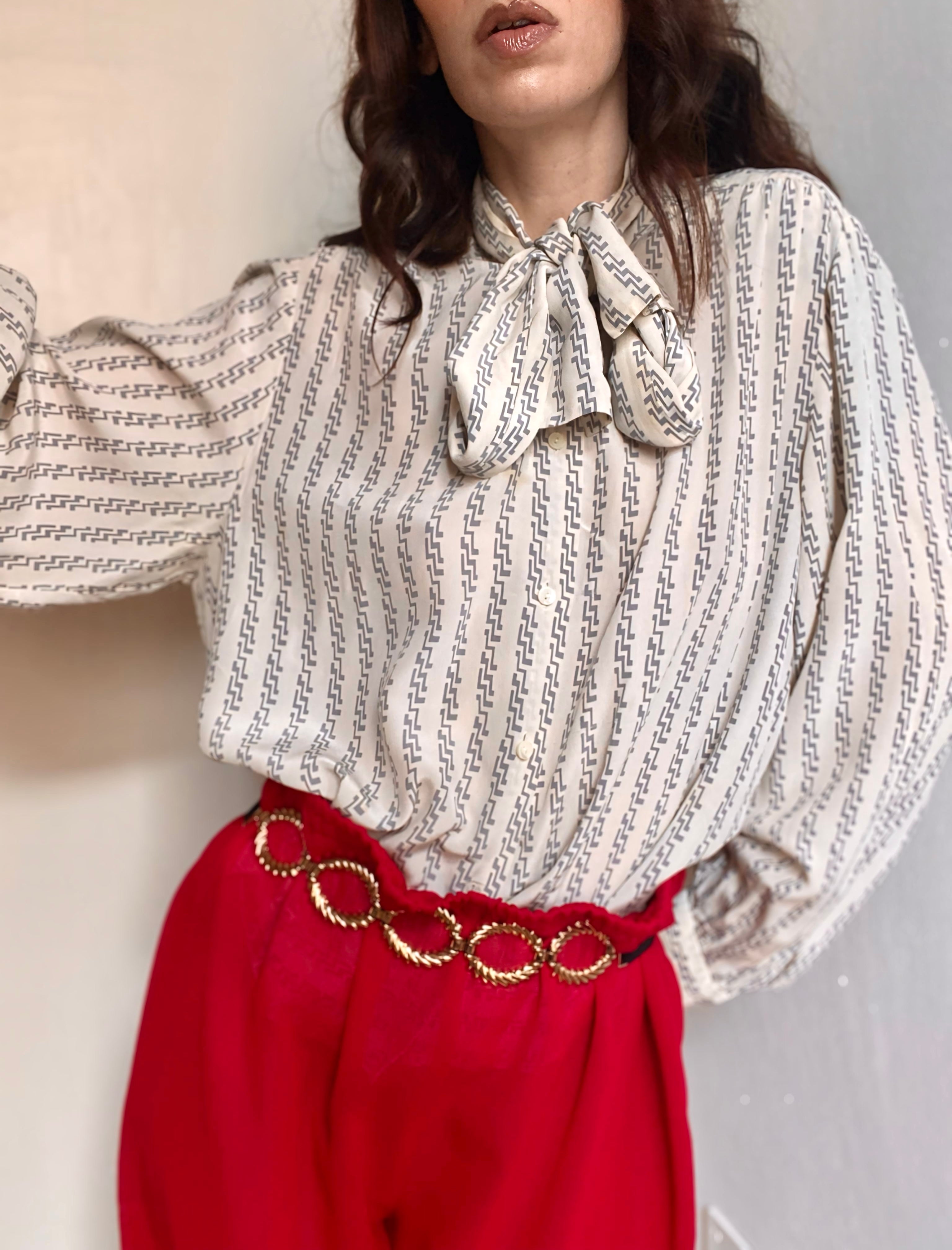 Chemise jabot ajustée années 70