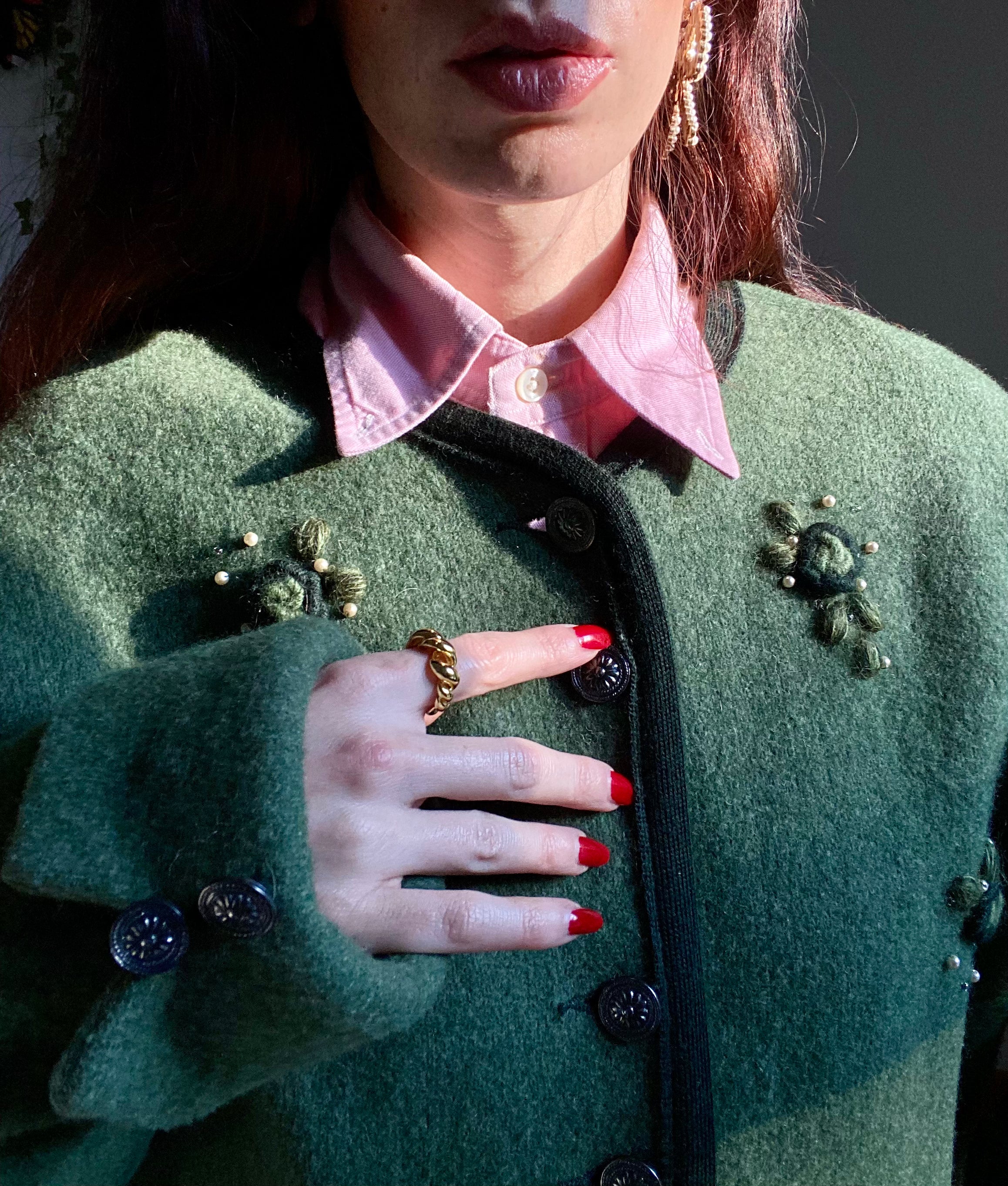 Giacca tirolese oliva con fiorellini e perline