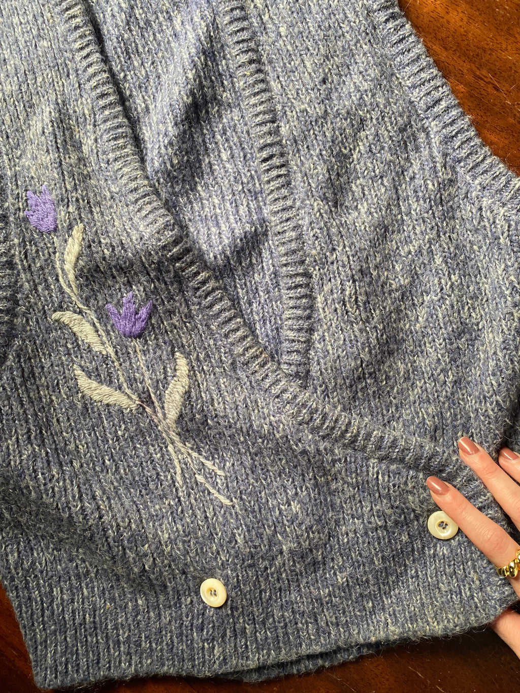 Gilet lilla con trama fiori