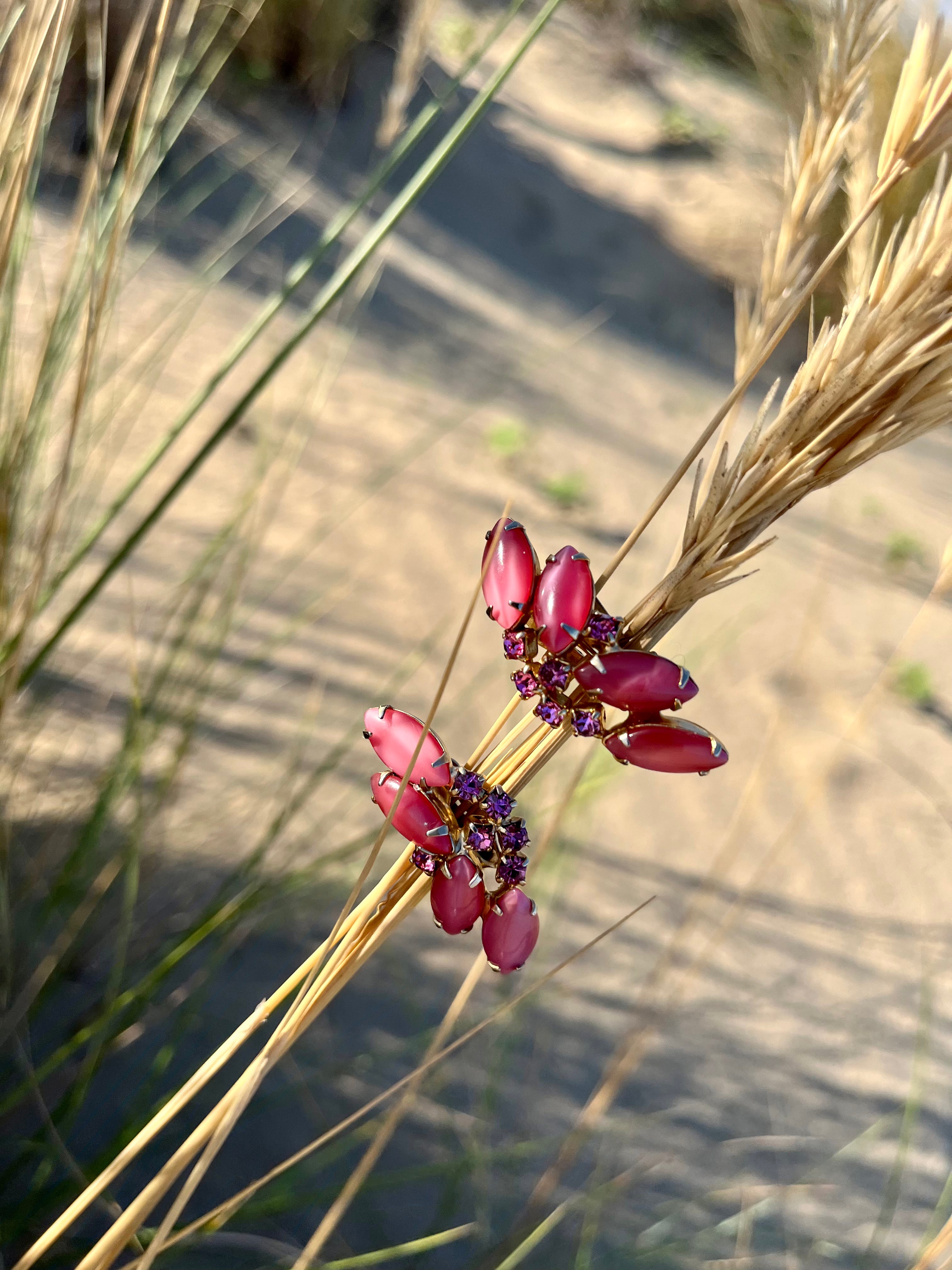 Boucles d'oreilles roses des années 80 avec strass