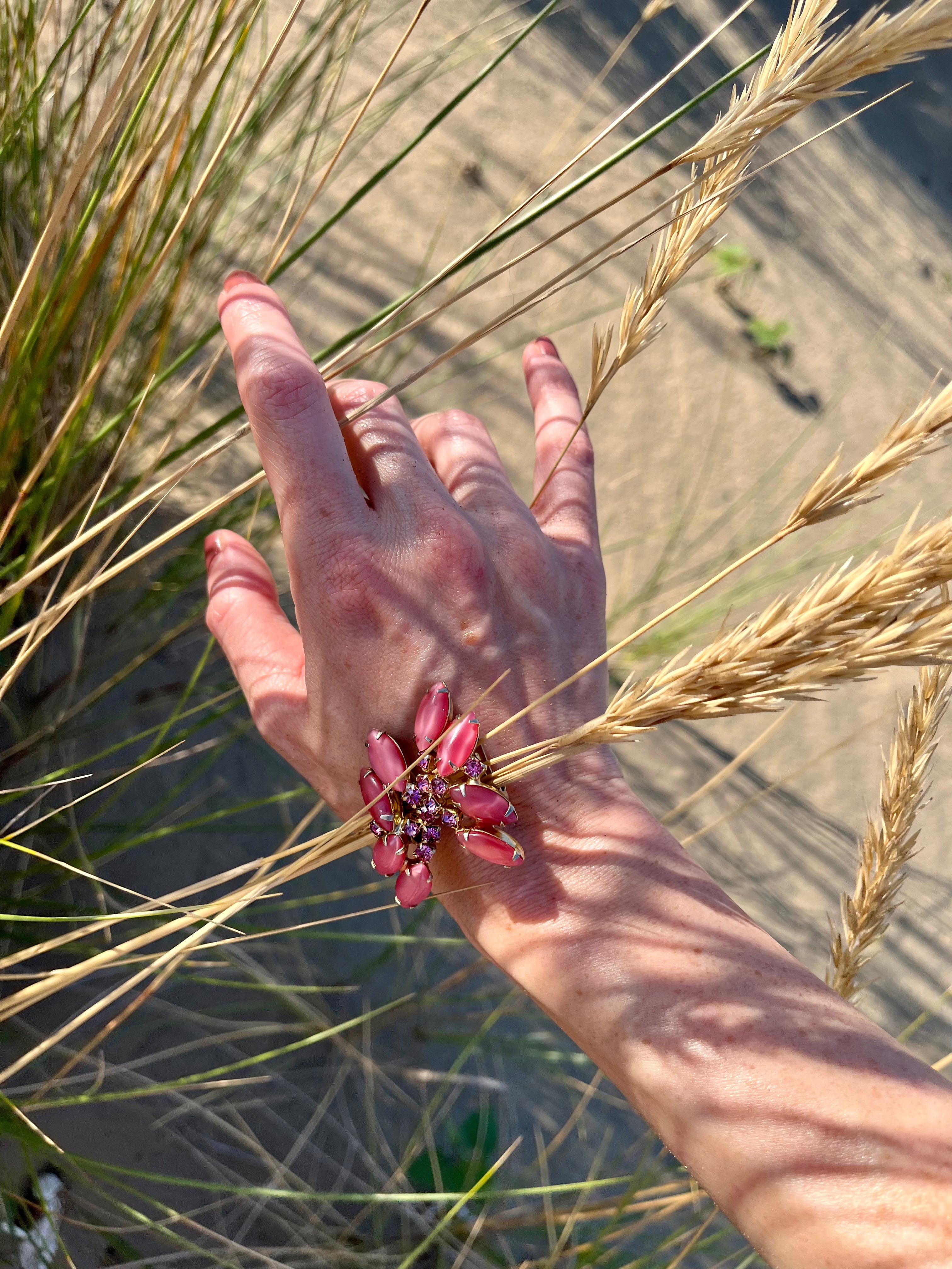 Boucles d'oreilles roses des années 80 avec strass