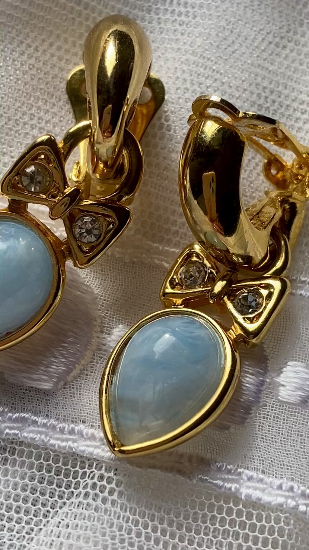 Orecchini con fiocco e pendenti in Opalite