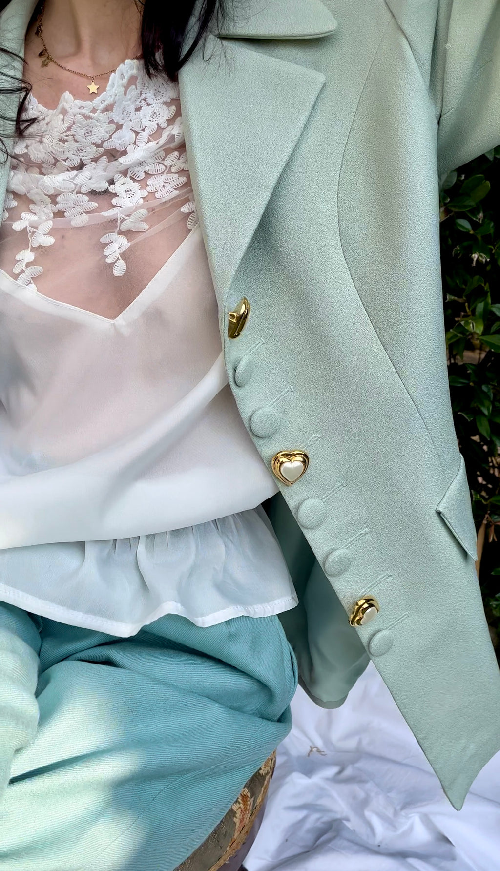 Blazer pastello con bottoni estetici