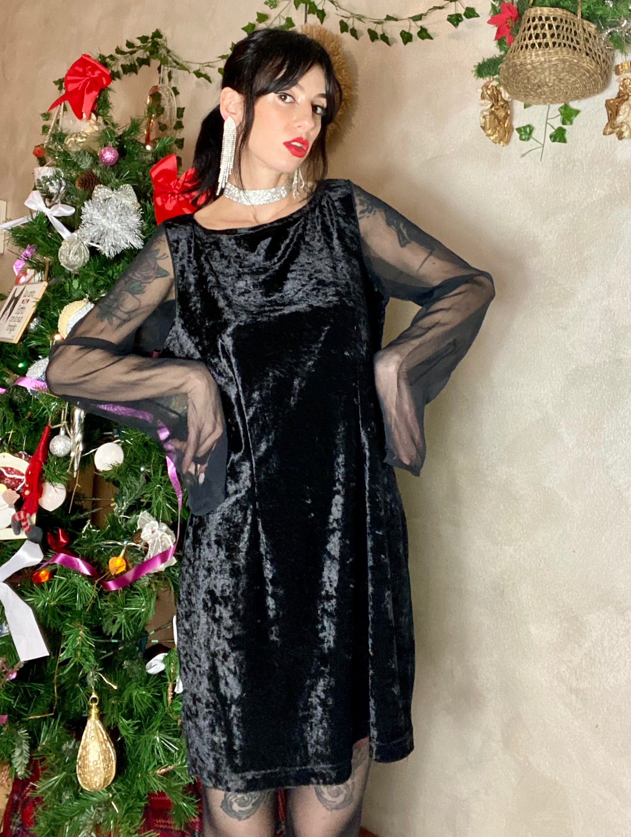 Robe fourreau en velours avec manches en voile