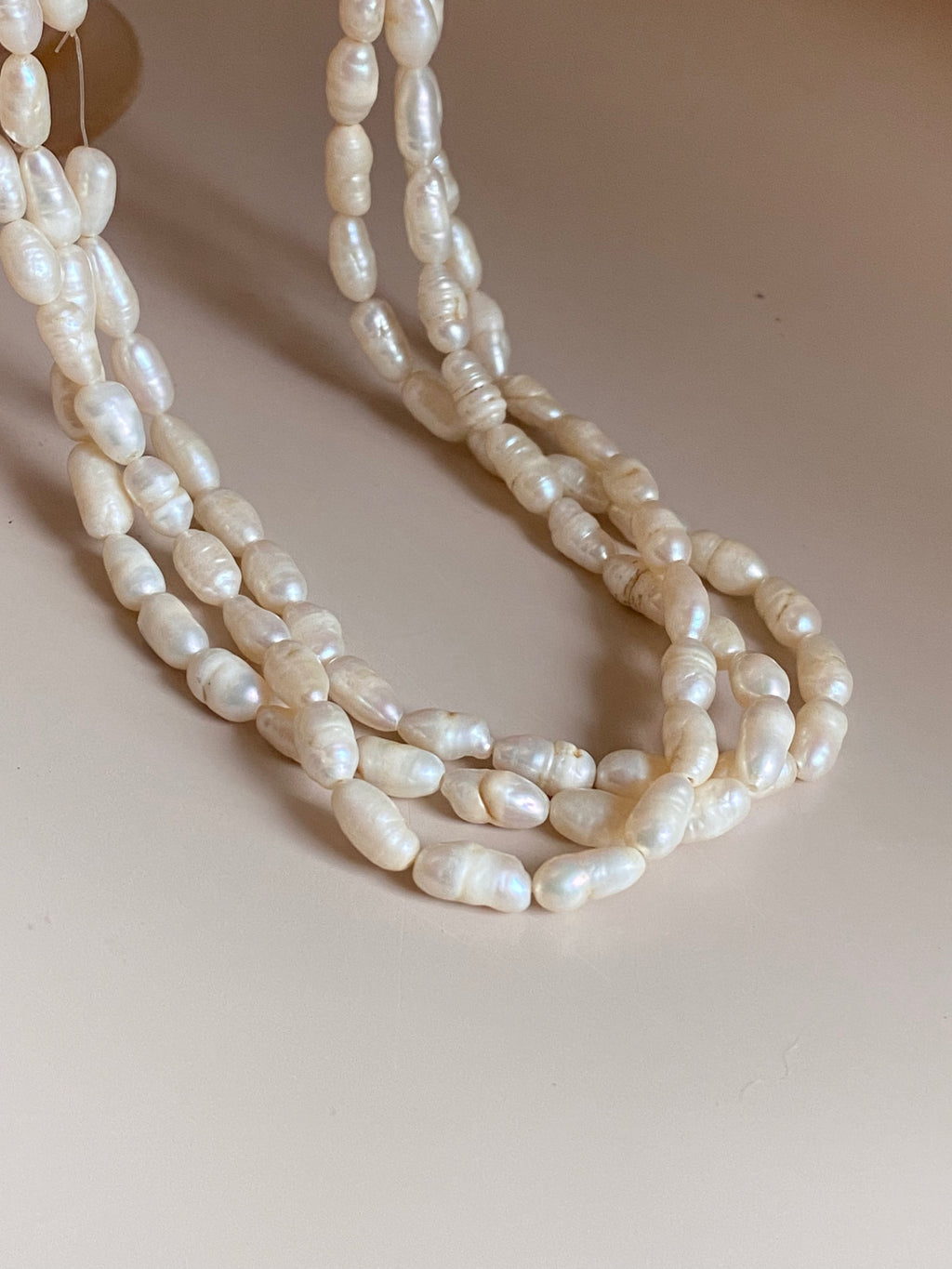 Collana in perle tre fili con chiusura in oro
