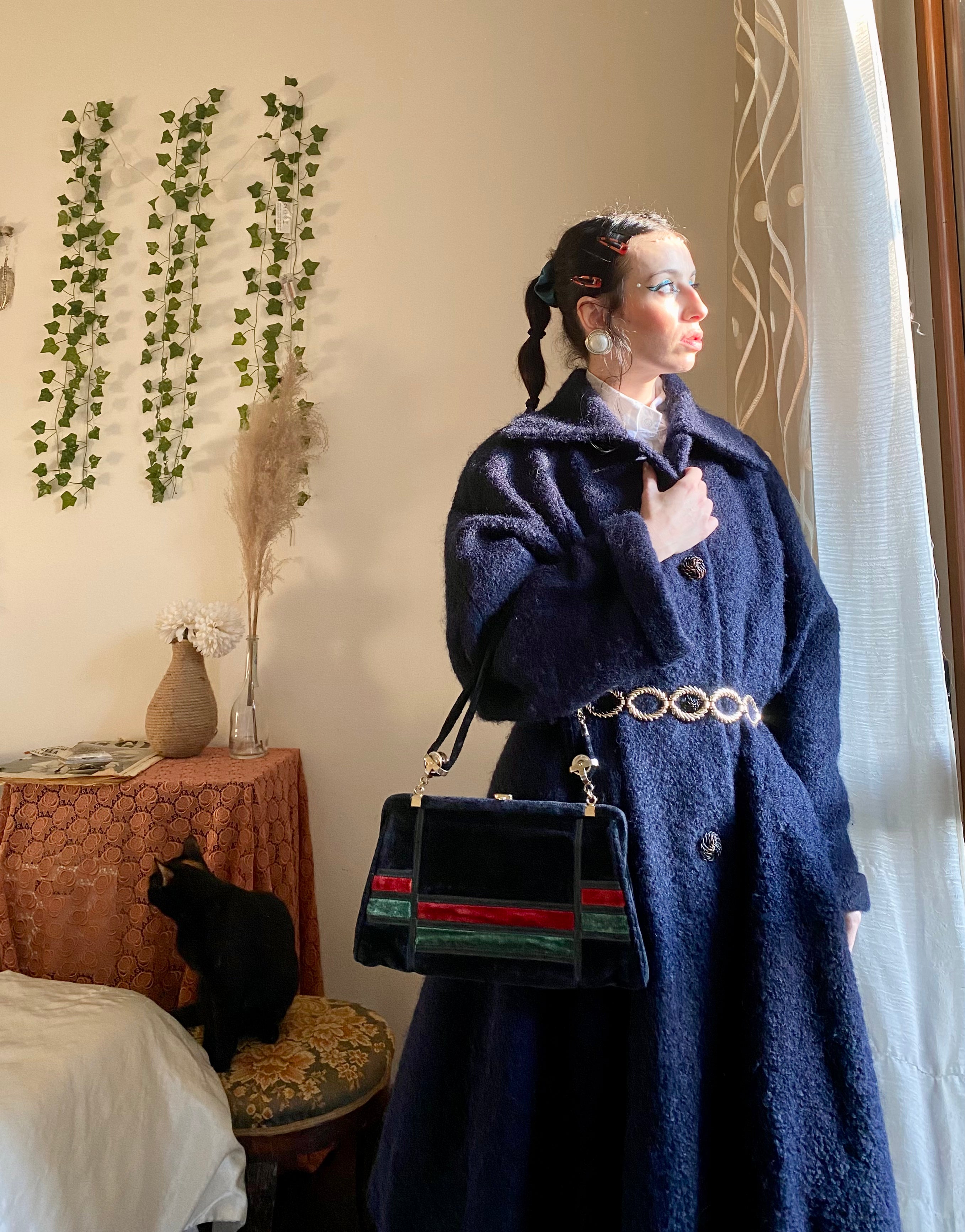 Borsetta in velluto asimmetrica