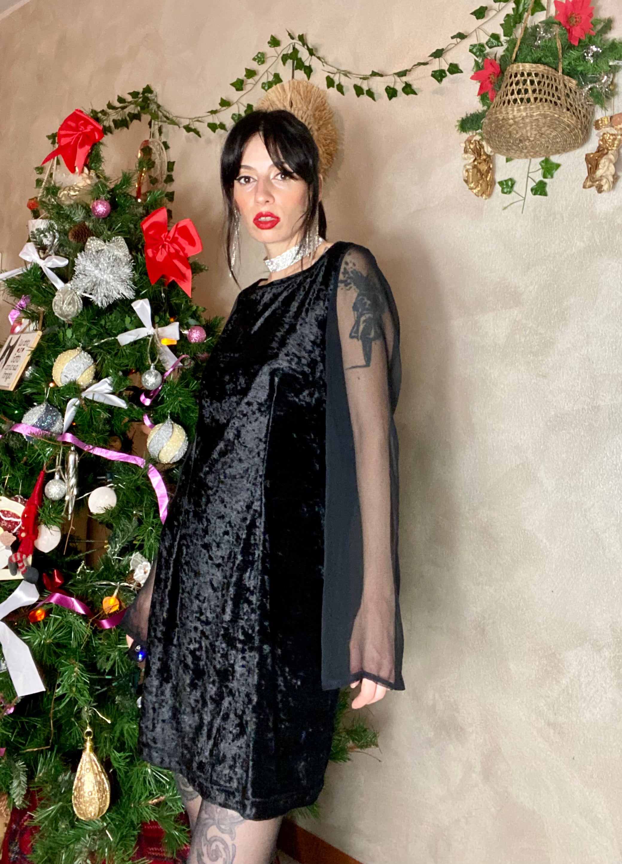 Robe fourreau en velours avec manches en voile