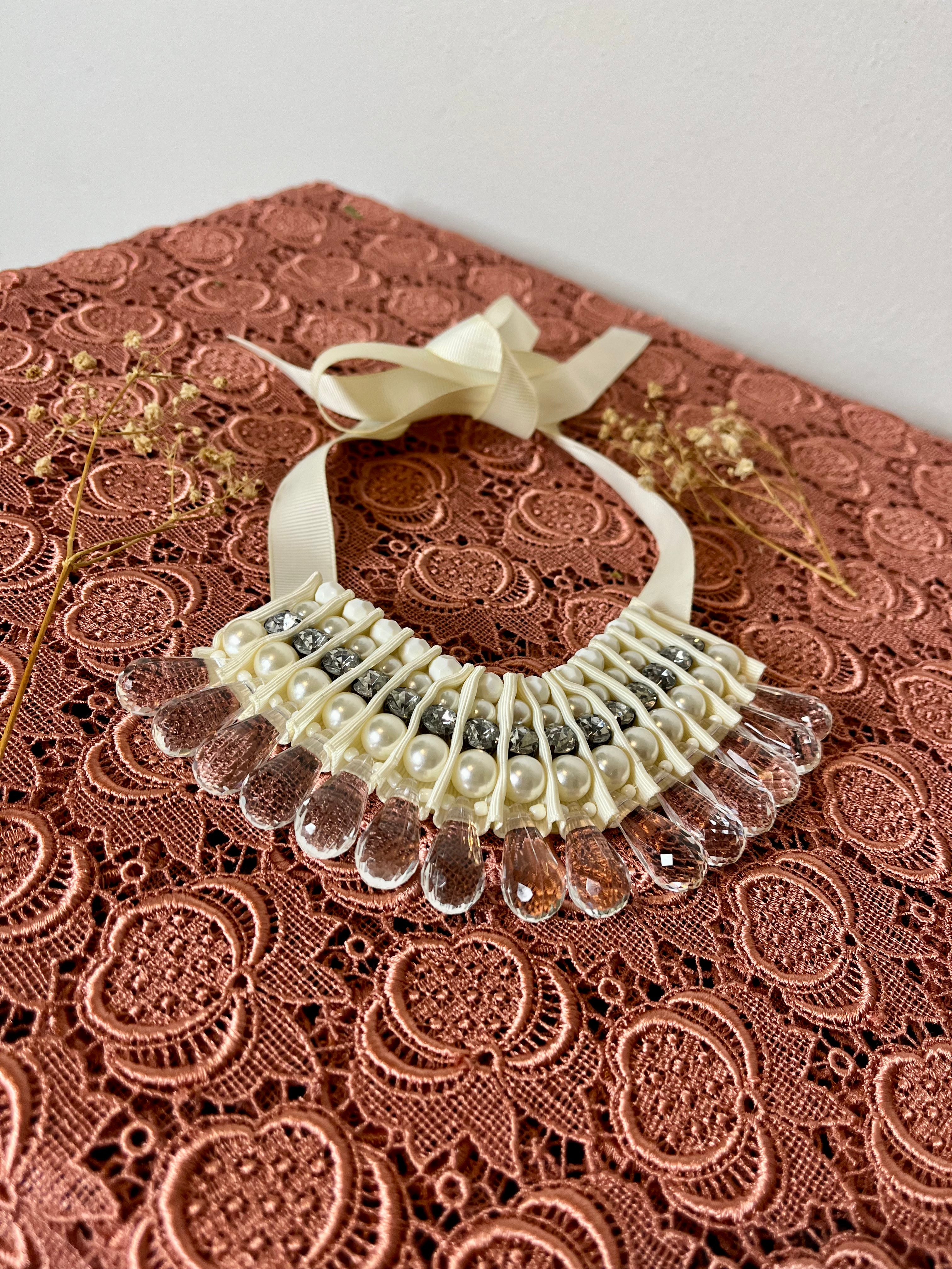 Colletto girocollo a collana in perle