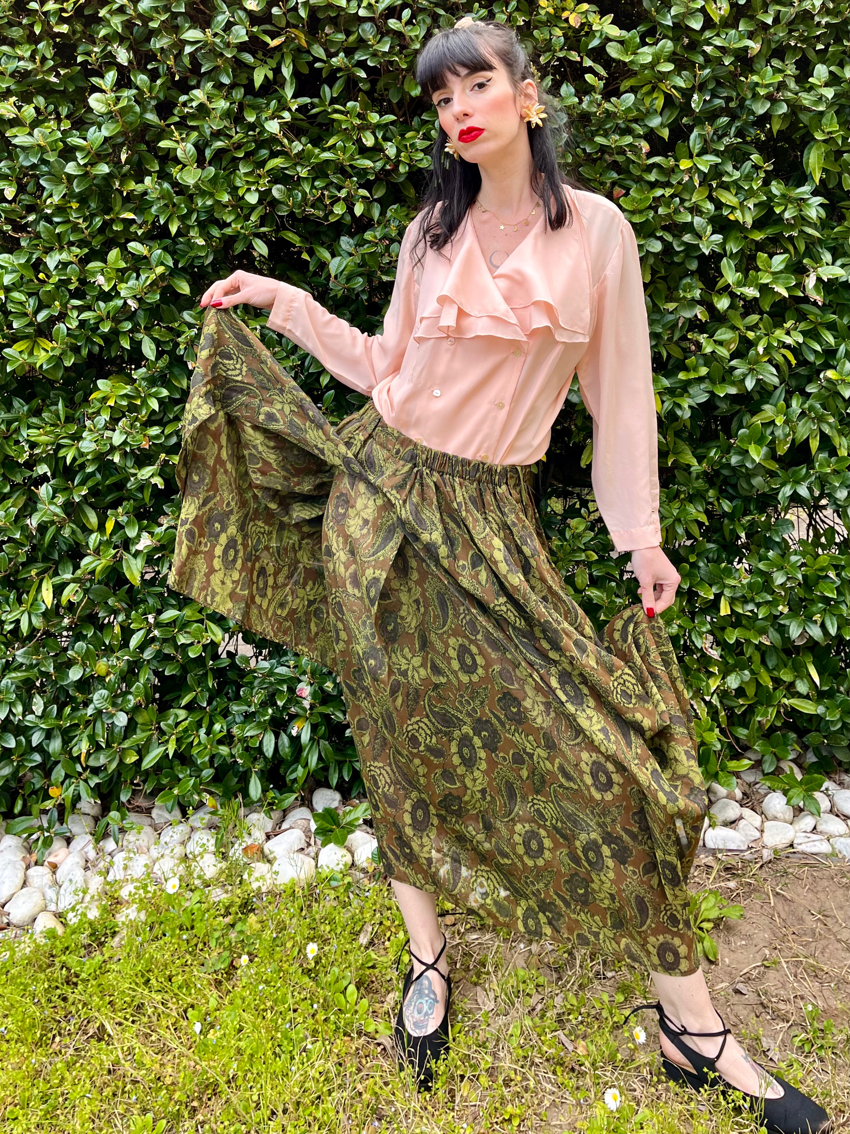 Gonna midi verde floreale con sfondi a piega